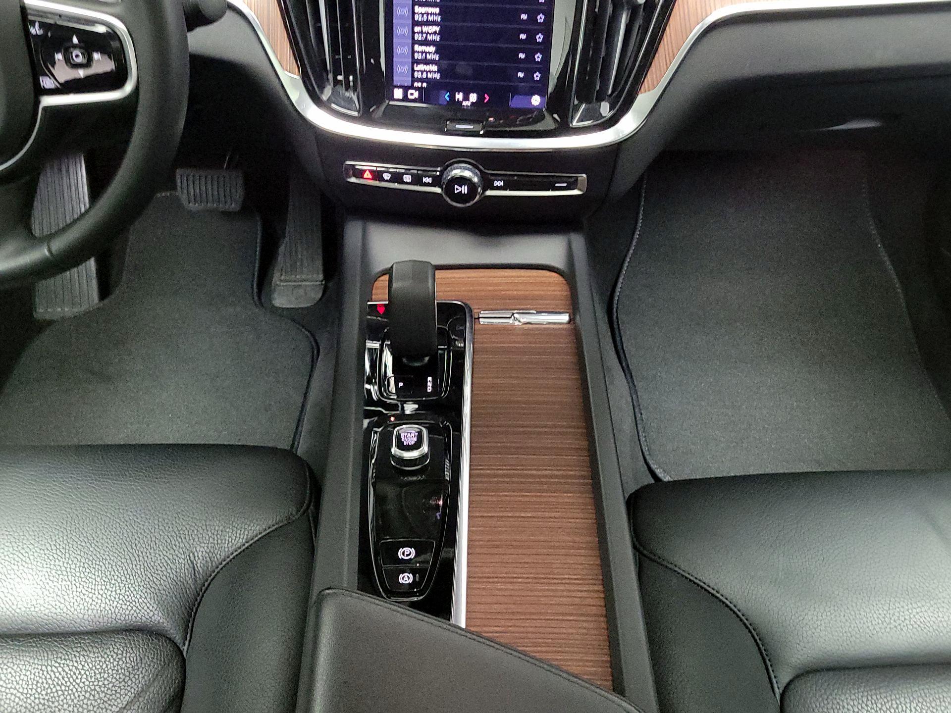 Thumbnail: 2024 Volvo S60 - 18