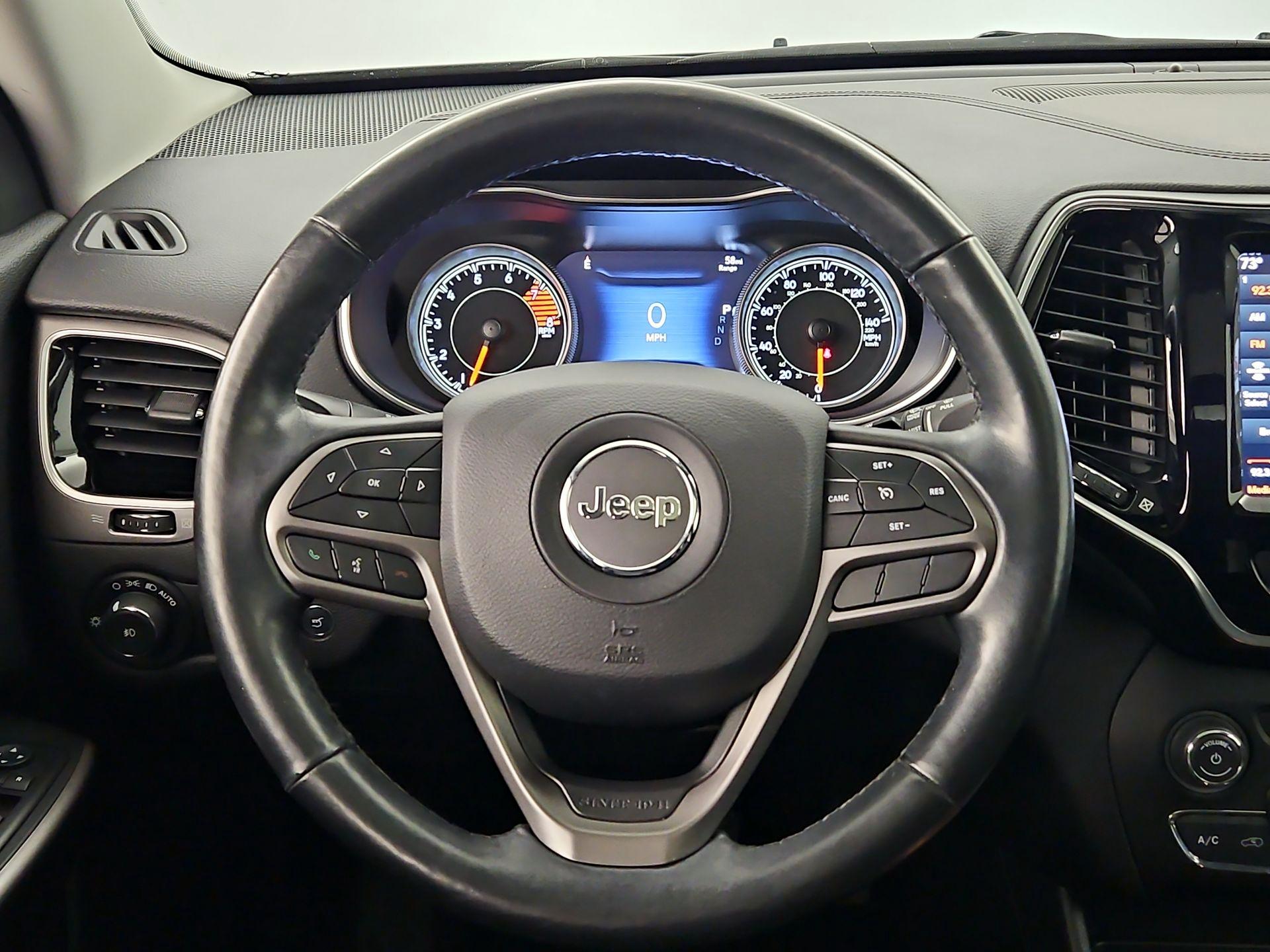 Thumbnail: 2020 Jeep Cherokee - 10