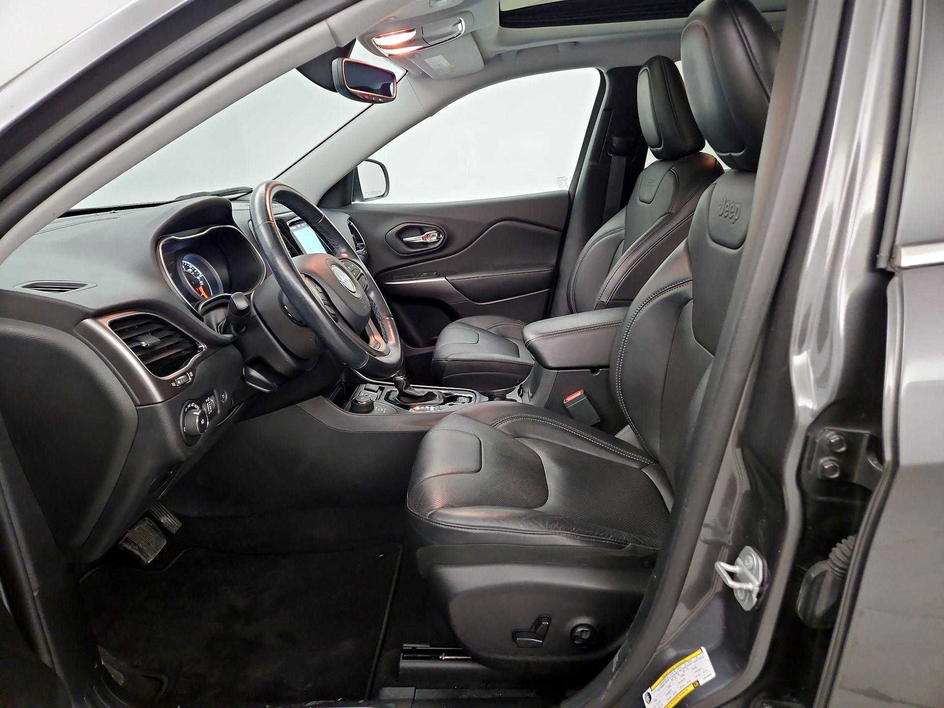 Thumbnail: 2020 Jeep Cherokee - 11