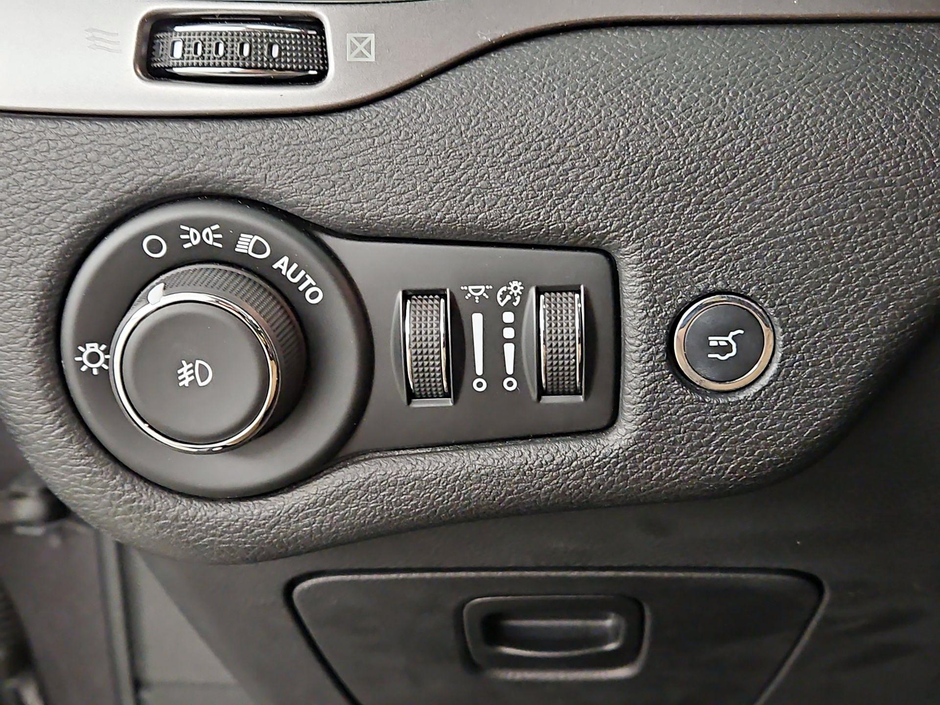 Thumbnail: 2020 Jeep Cherokee - 13