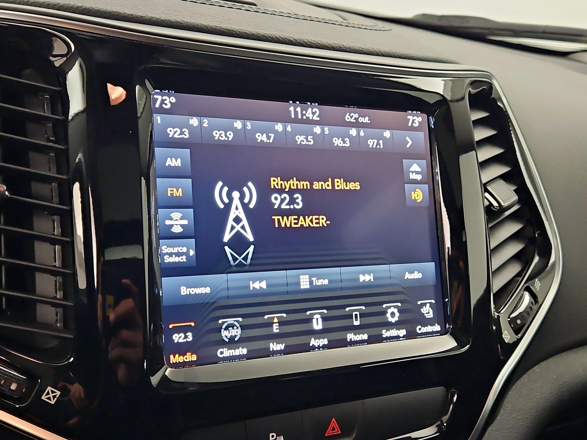 Thumbnail: 2020 Jeep Cherokee - 16