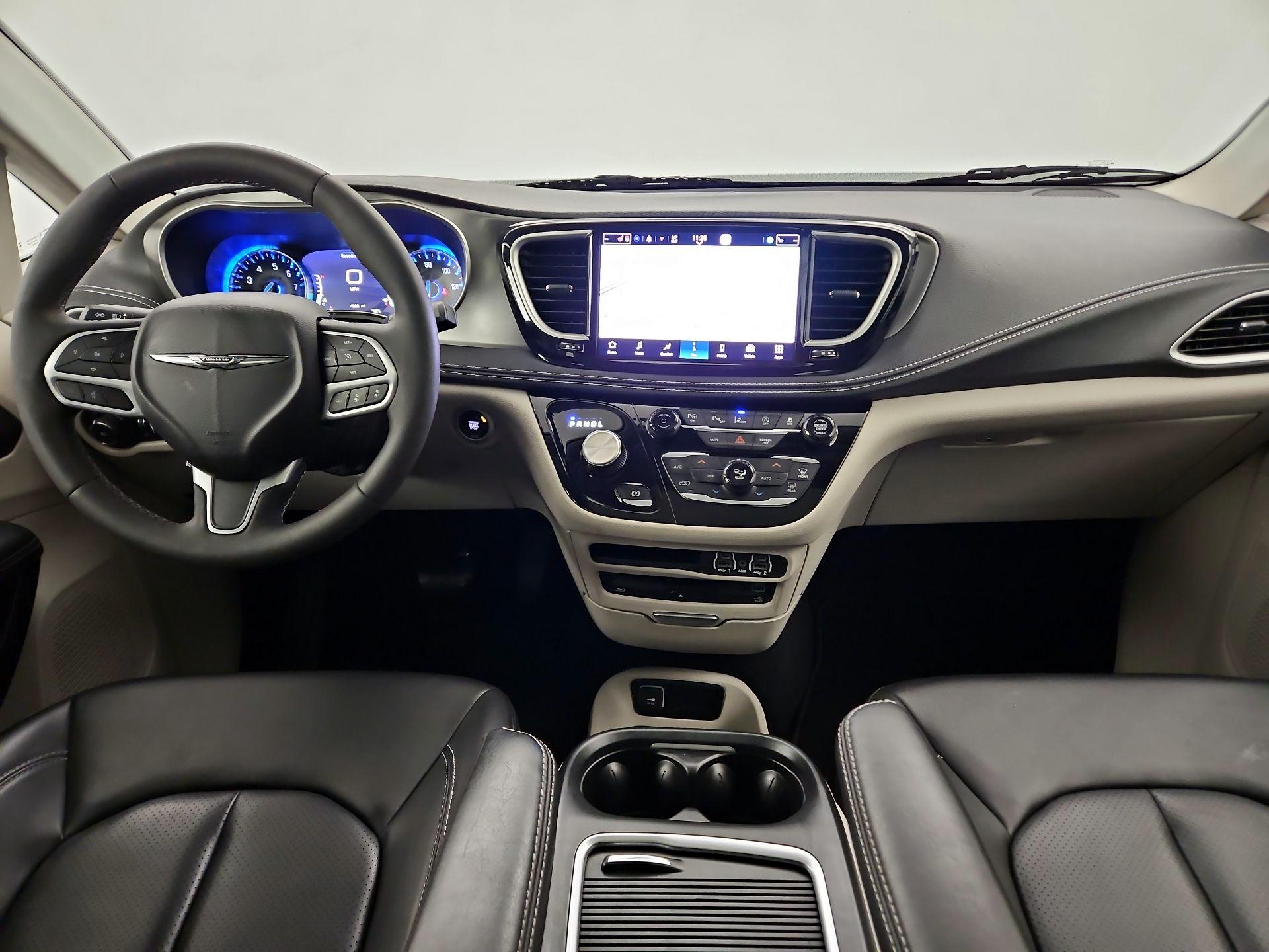 Thumbnail: 2023 Chrysler Pacifica - 9