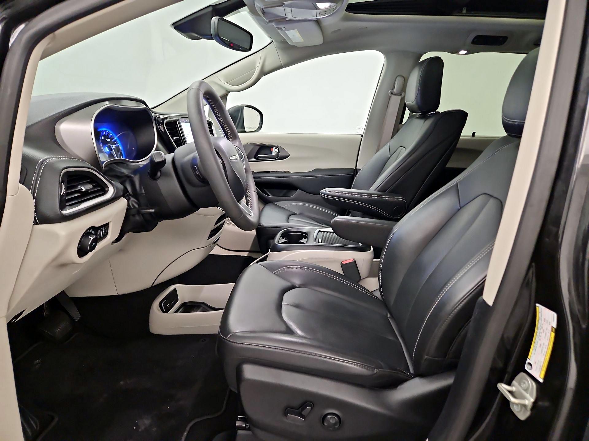 Thumbnail: 2023 Chrysler Pacifica - 11