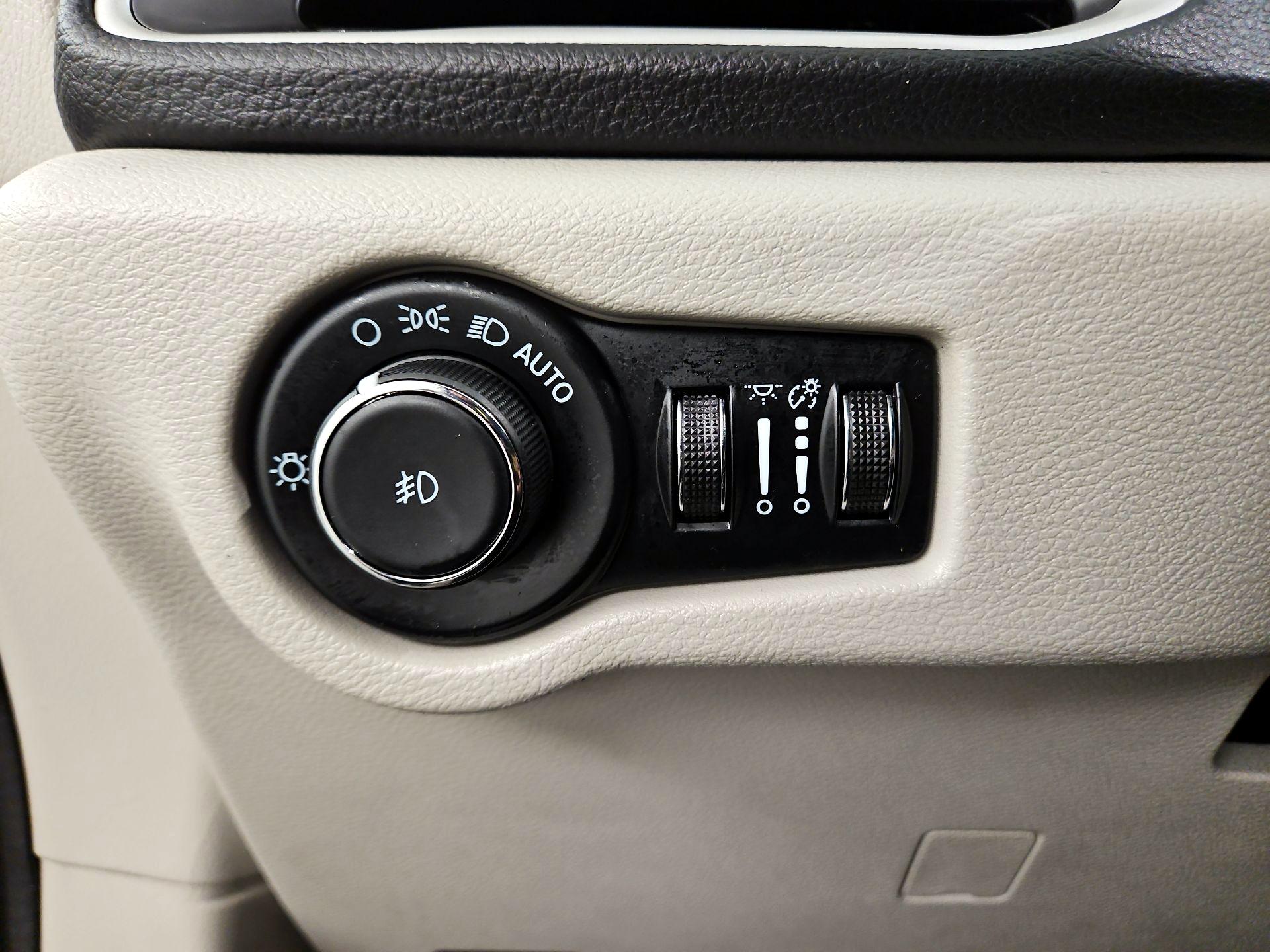 Thumbnail: 2023 Chrysler Pacifica - 13