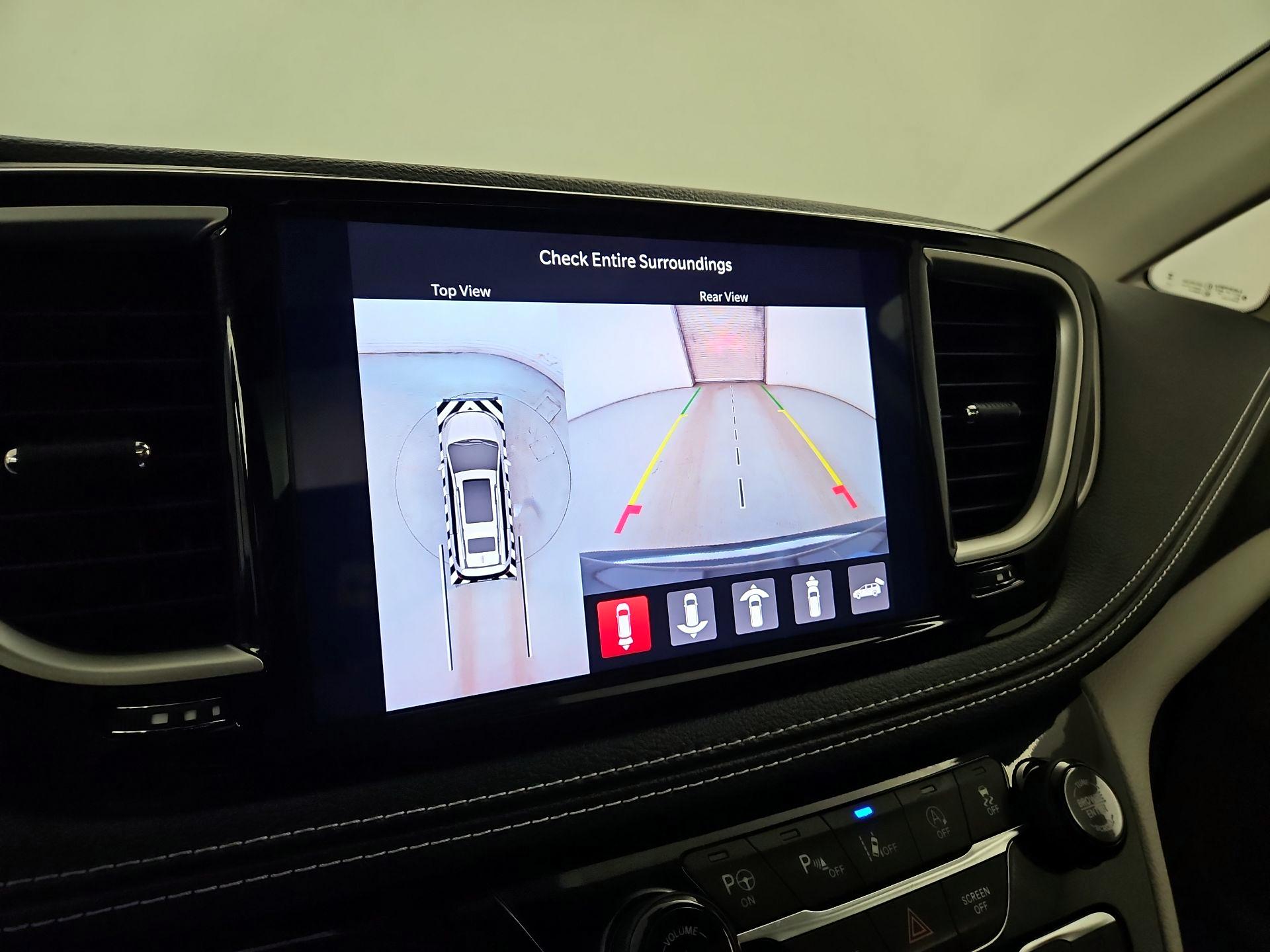 Thumbnail: 2023 Chrysler Pacifica - 15