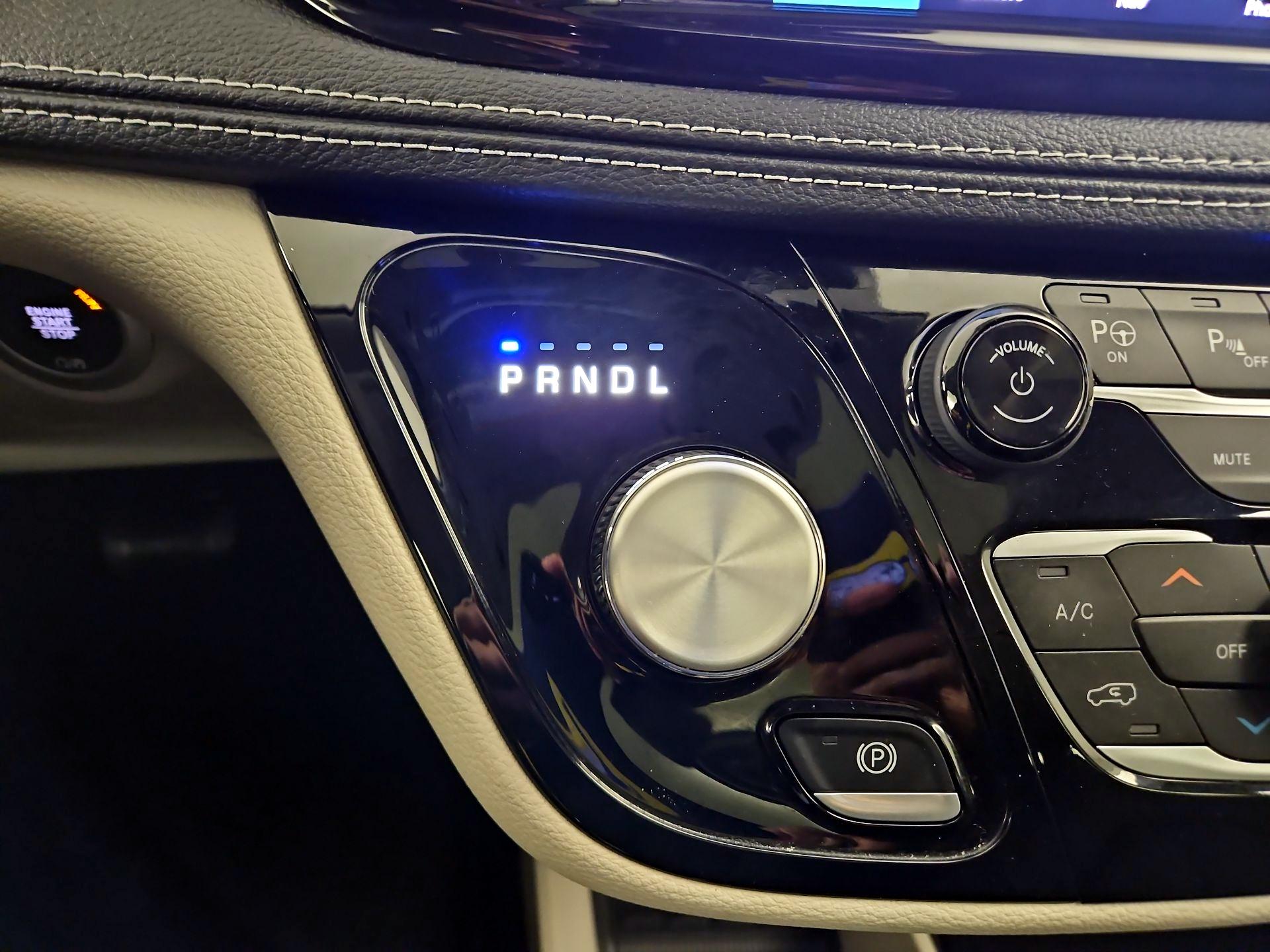 Thumbnail: 2023 Chrysler Pacifica - 18