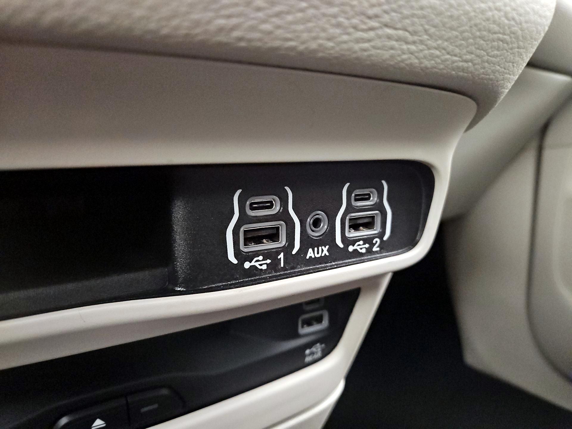 Thumbnail: 2023 Chrysler Pacifica - 19