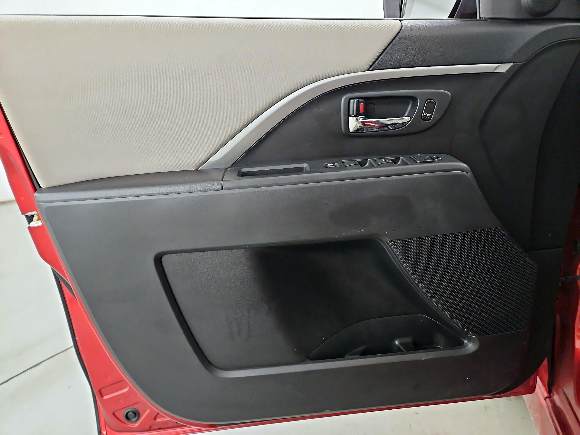 Thumbnail: 2014 Mazda Mazda5 - 12