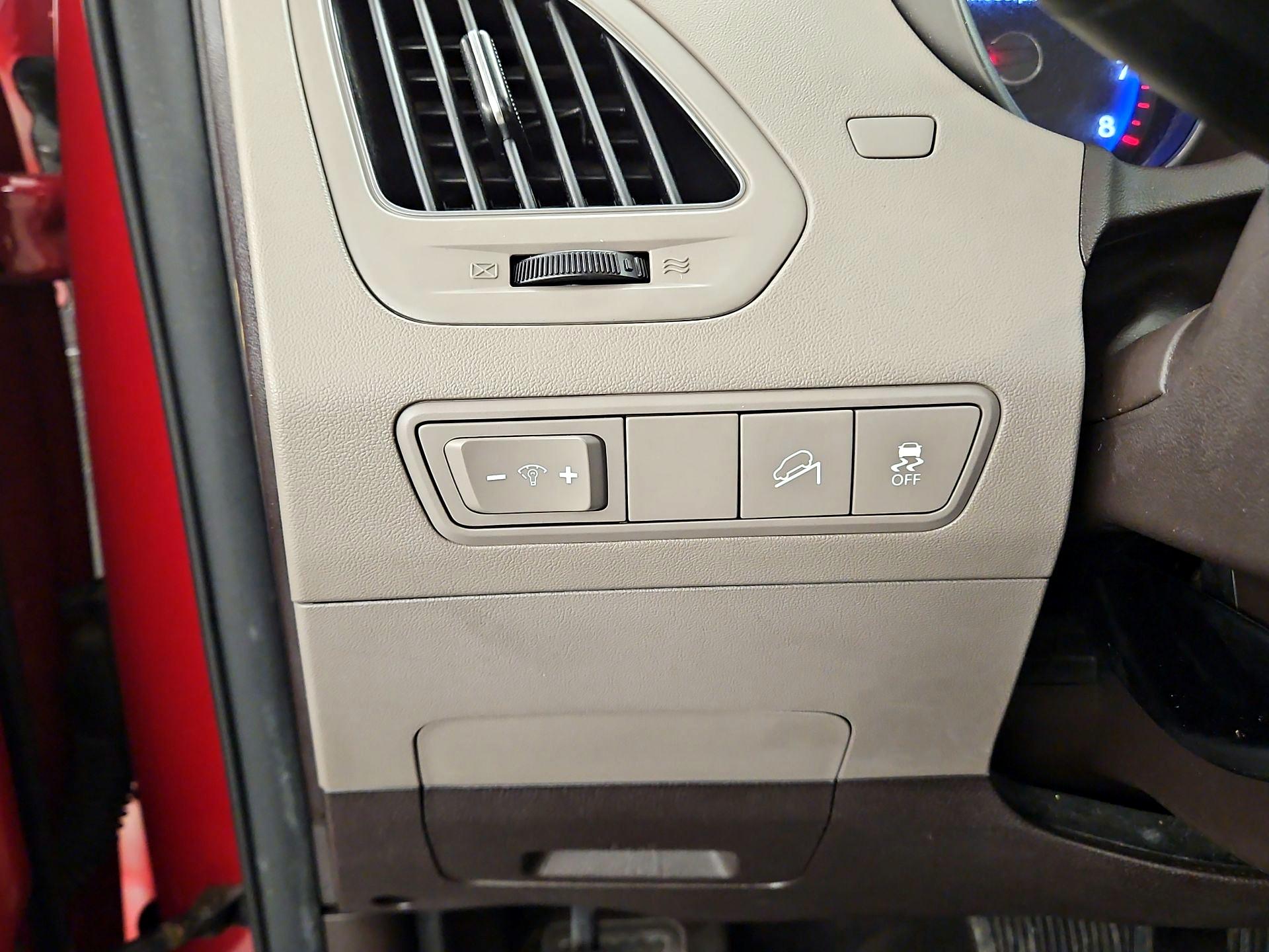 Thumbnail: 2015 Hyundai Tucson - 13