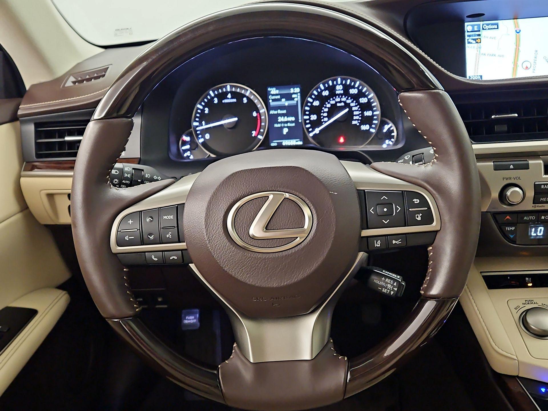 Thumbnail: 2016 Lexus ES - 10
