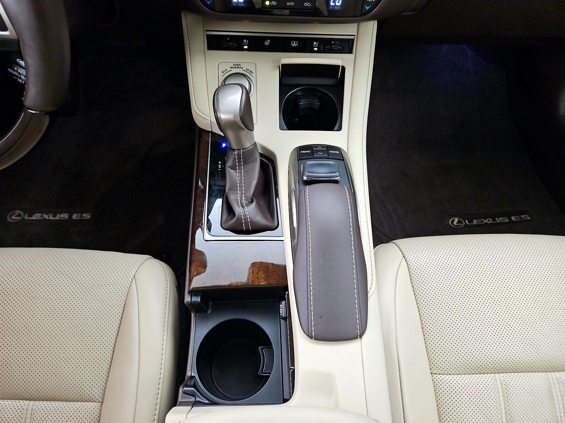 Thumbnail: 2016 Lexus ES - 18