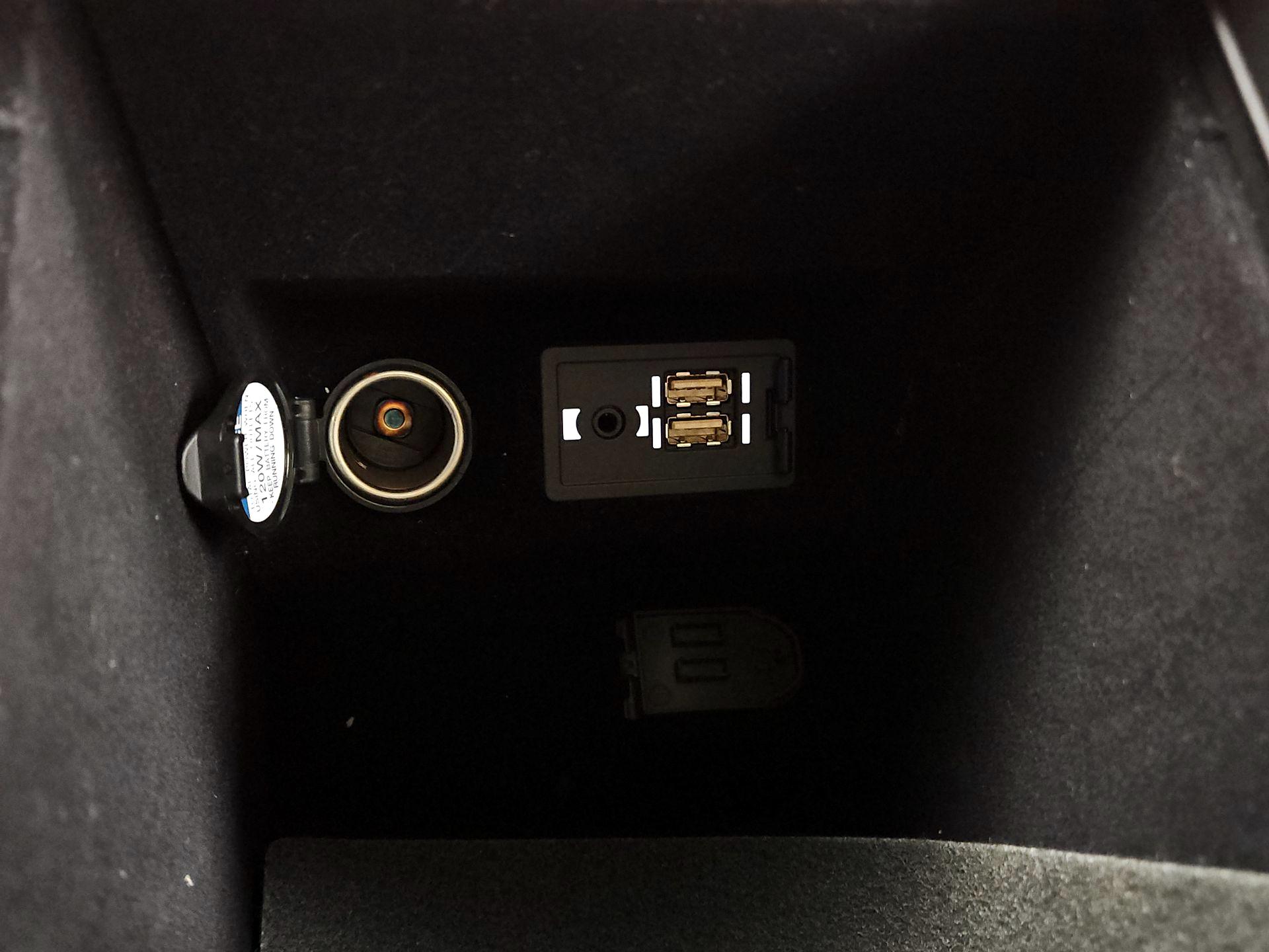 Thumbnail: 2016 Lexus ES - 19