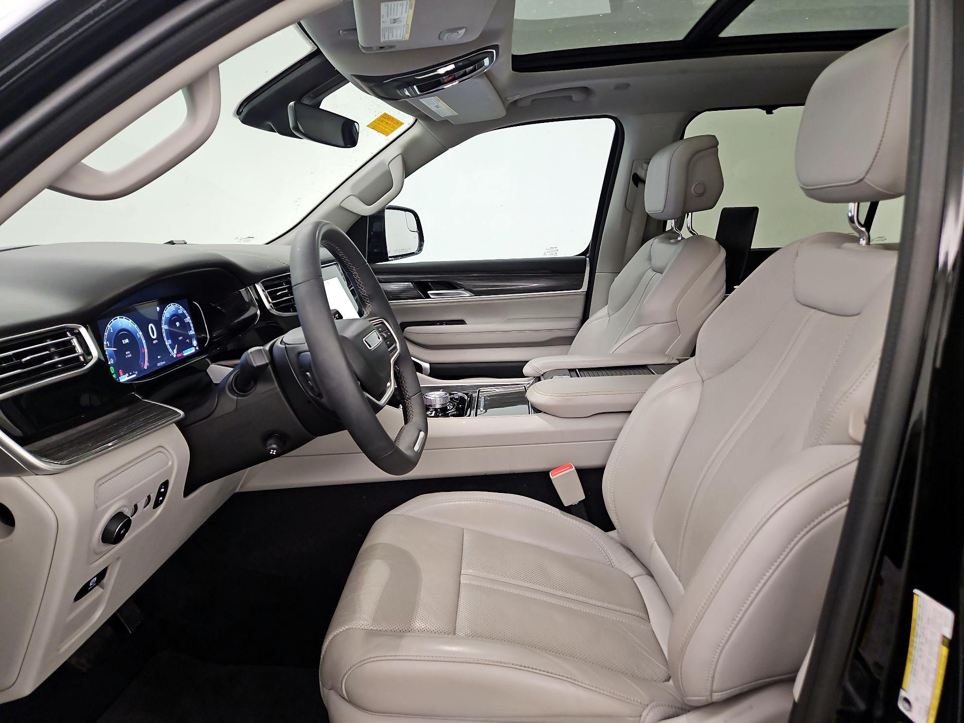 Thumbnail: 2022 Jeep Wagoneer - 11