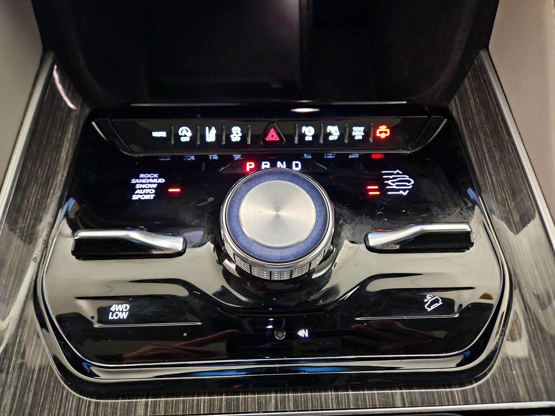 Thumbnail: 2022 Jeep Wagoneer - 18