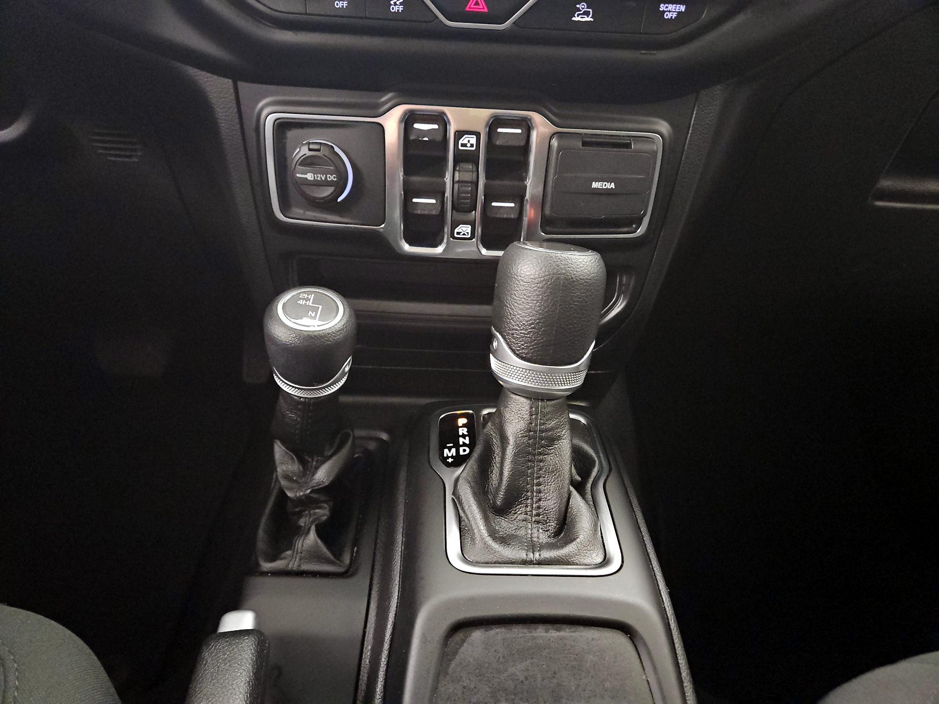 Thumbnail: 2022 Jeep Gladiator - 17