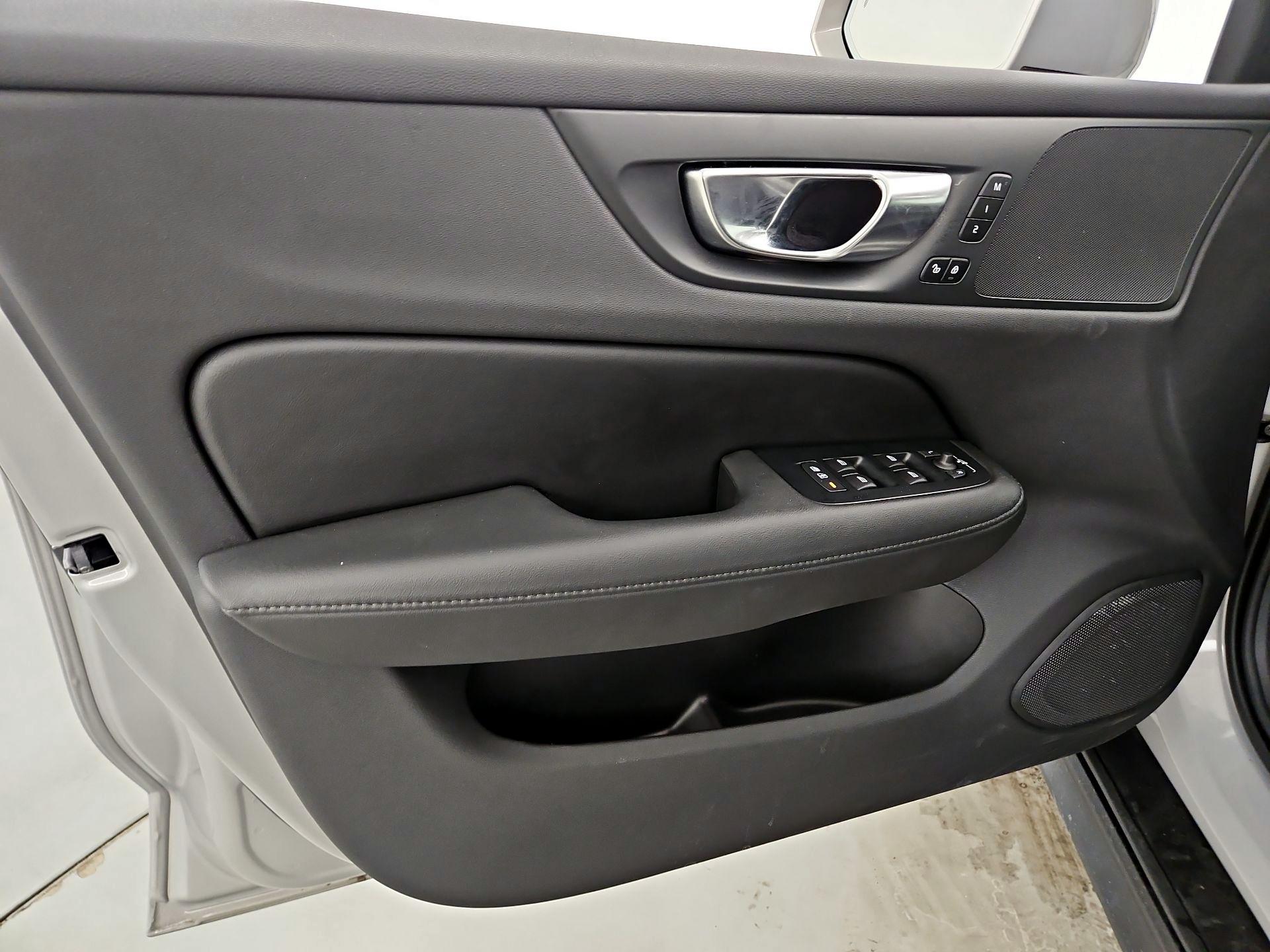 Thumbnail: 2025 Volvo S60 - 12