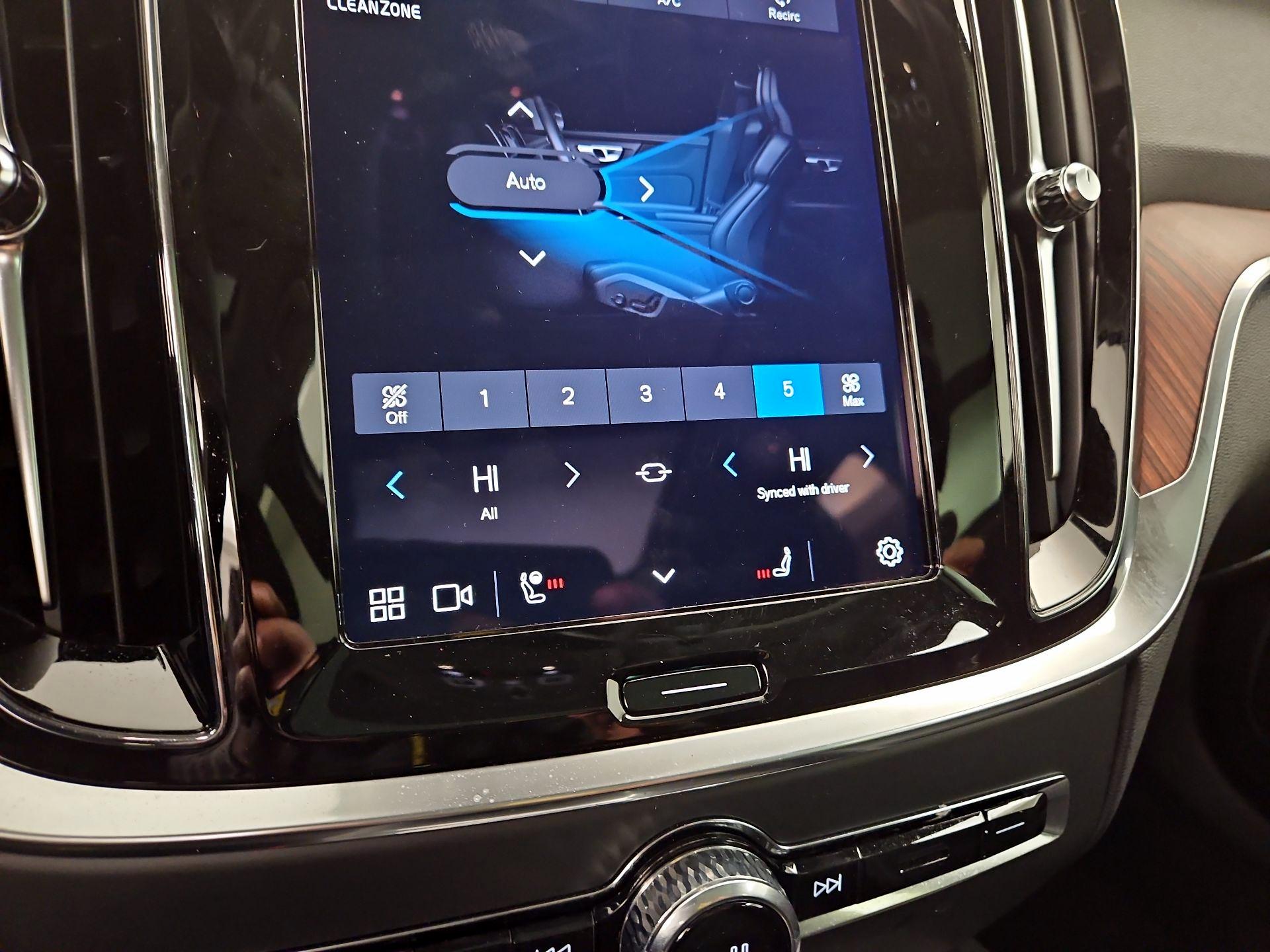 Thumbnail: 2025 Volvo S60 - 16