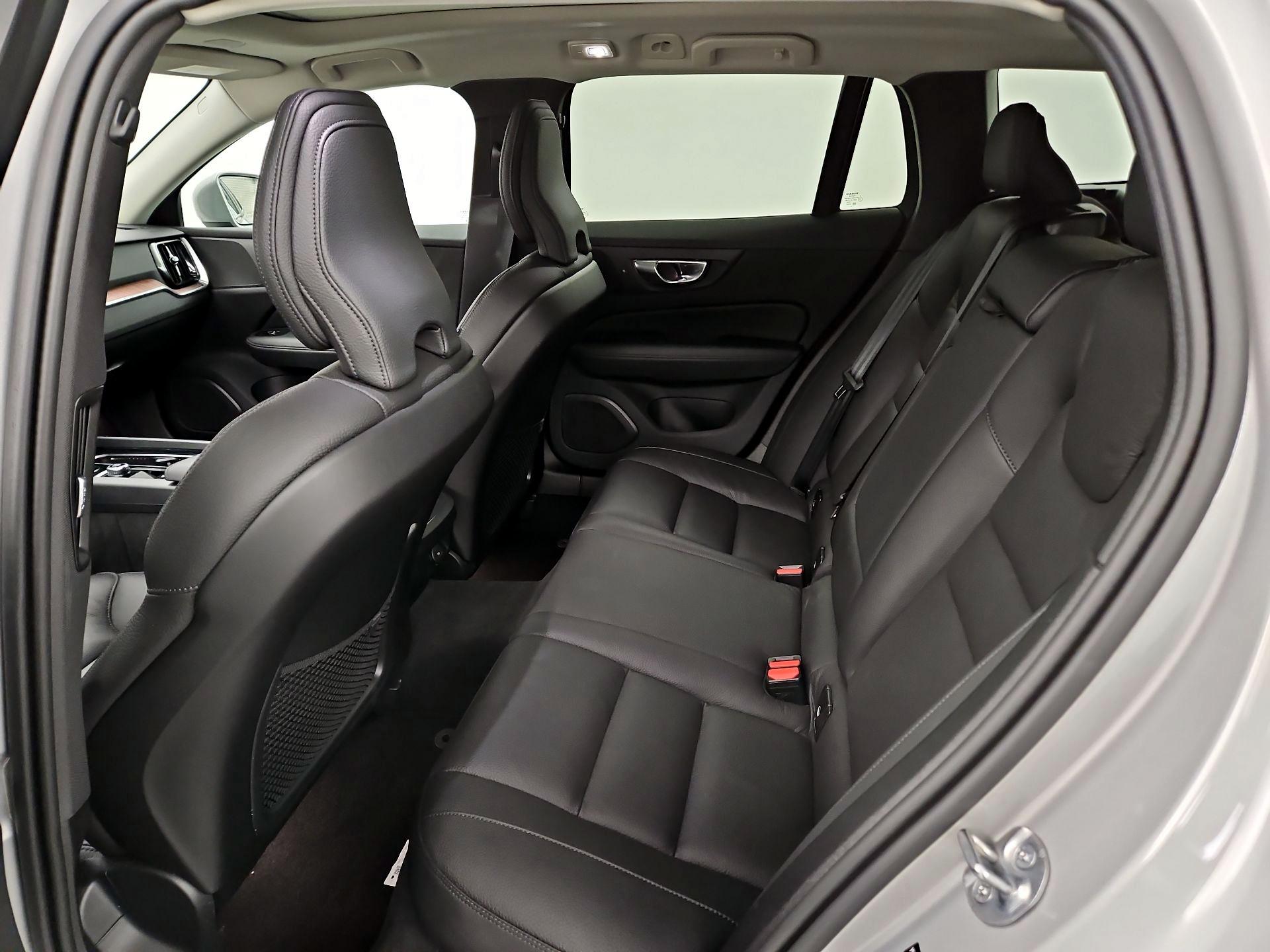 Thumbnail: 2025 Volvo S60 - 20