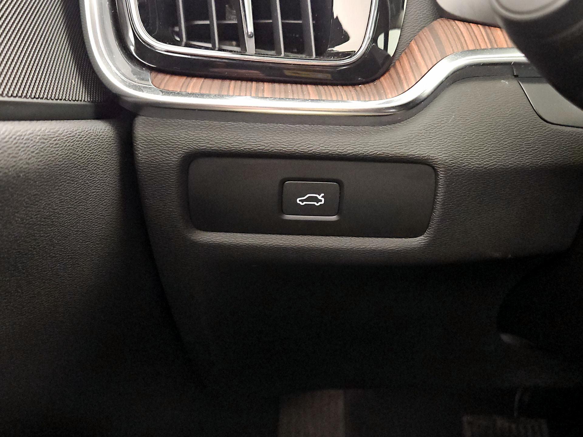 Thumbnail: 2025 Volvo S60 - 13