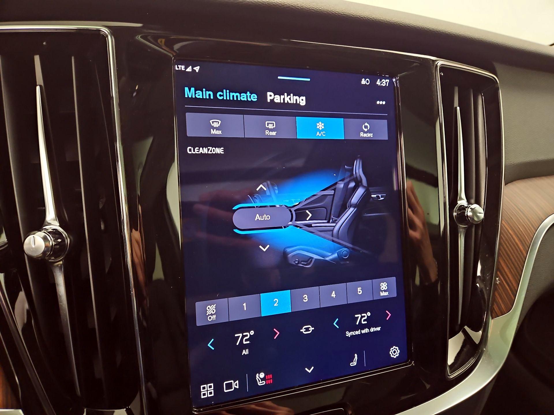 Thumbnail: 2025 Volvo S60 - 17