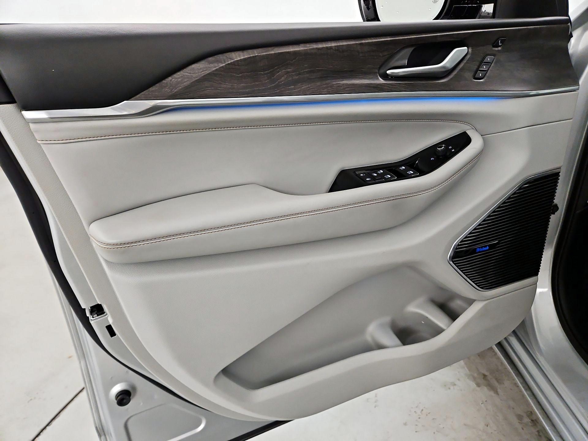 Thumbnail: 2022 Jeep Grand Cherokee - 12