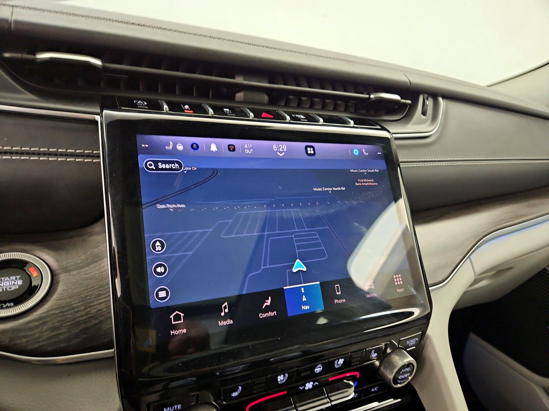 Thumbnail: 2022 Jeep Grand Cherokee - 14