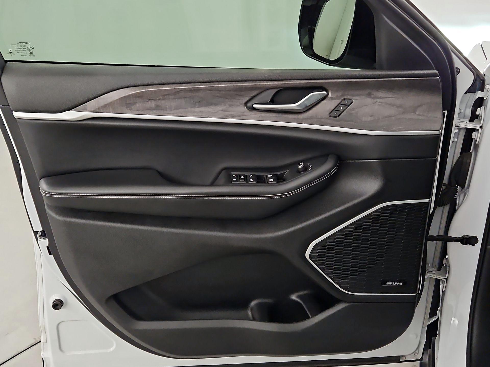 Thumbnail: 2022 Jeep Grand Cherokee L - 12