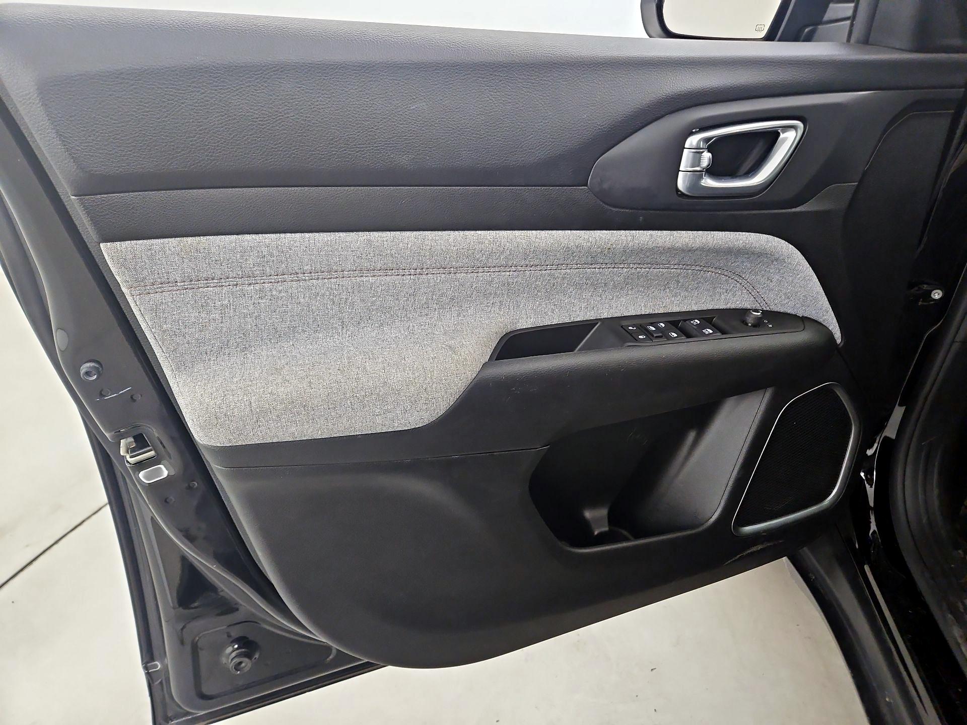 Thumbnail: 2022 Jeep Compass - 12