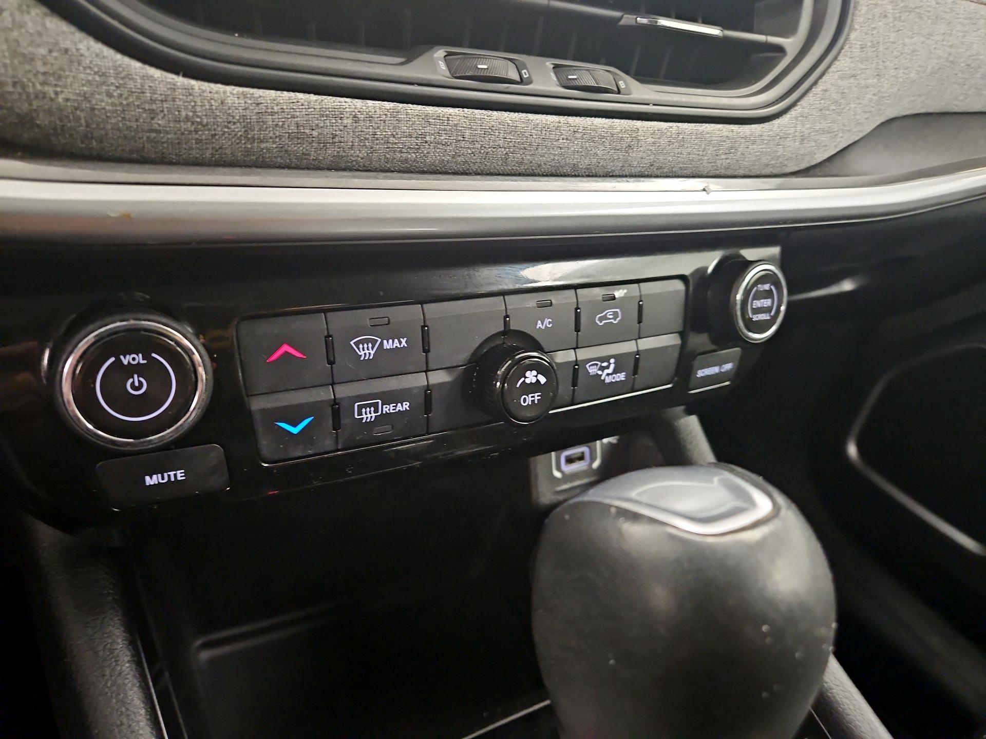 Thumbnail: 2022 Jeep Compass - 16