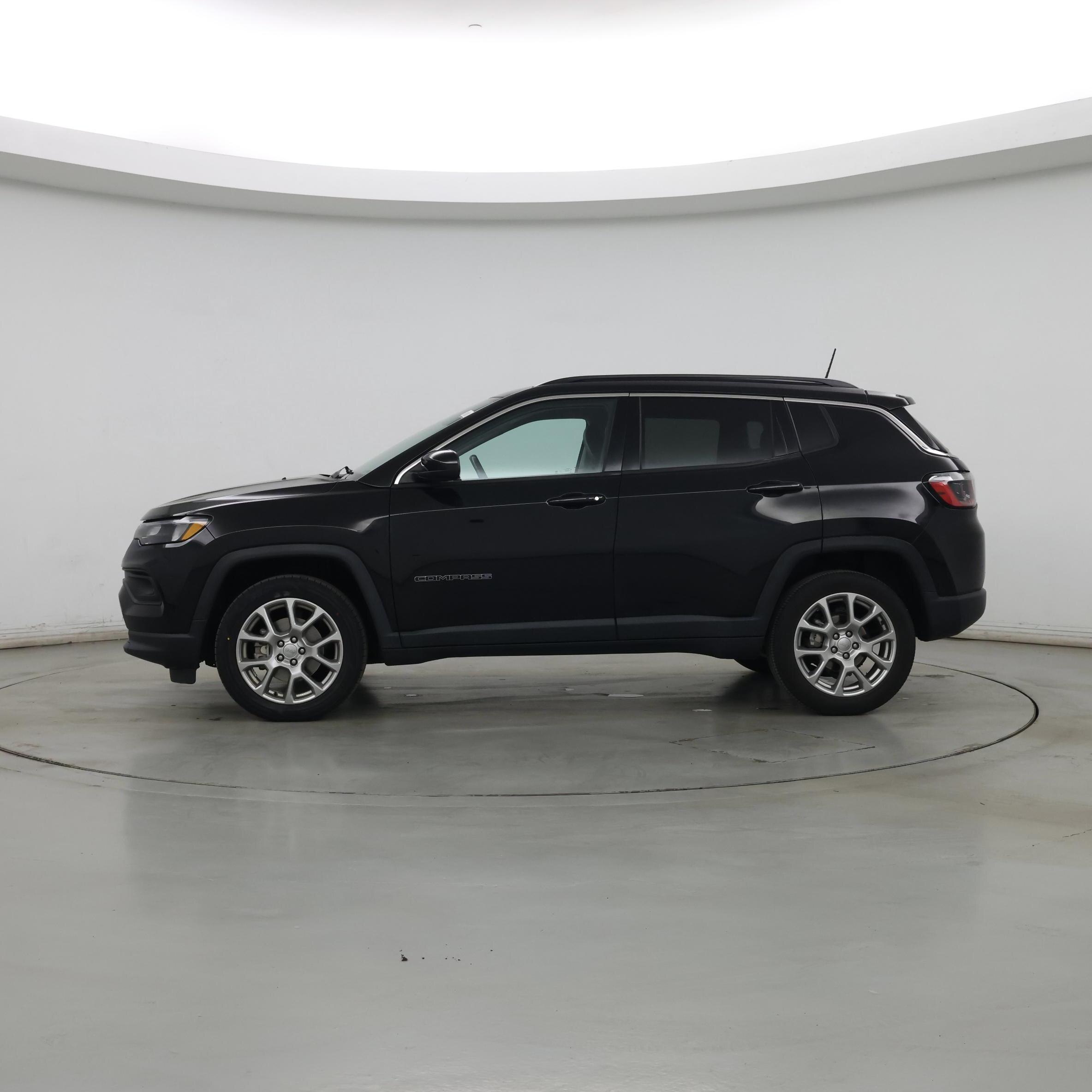 Thumbnail: 2022 Jeep Compass - 3