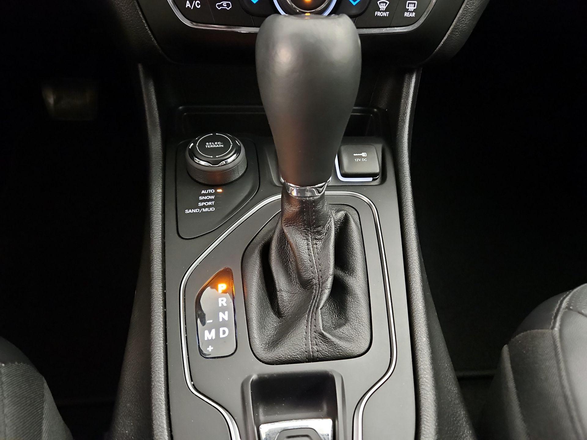 Thumbnail: 2021 Jeep Cherokee - 17