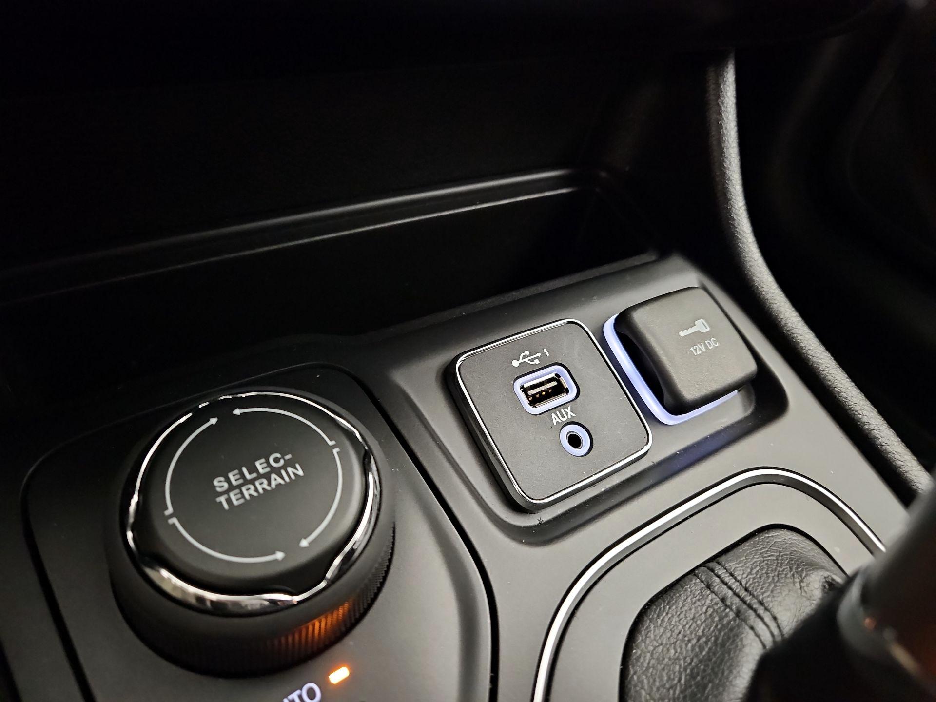 Thumbnail: 2021 Jeep Cherokee - 18