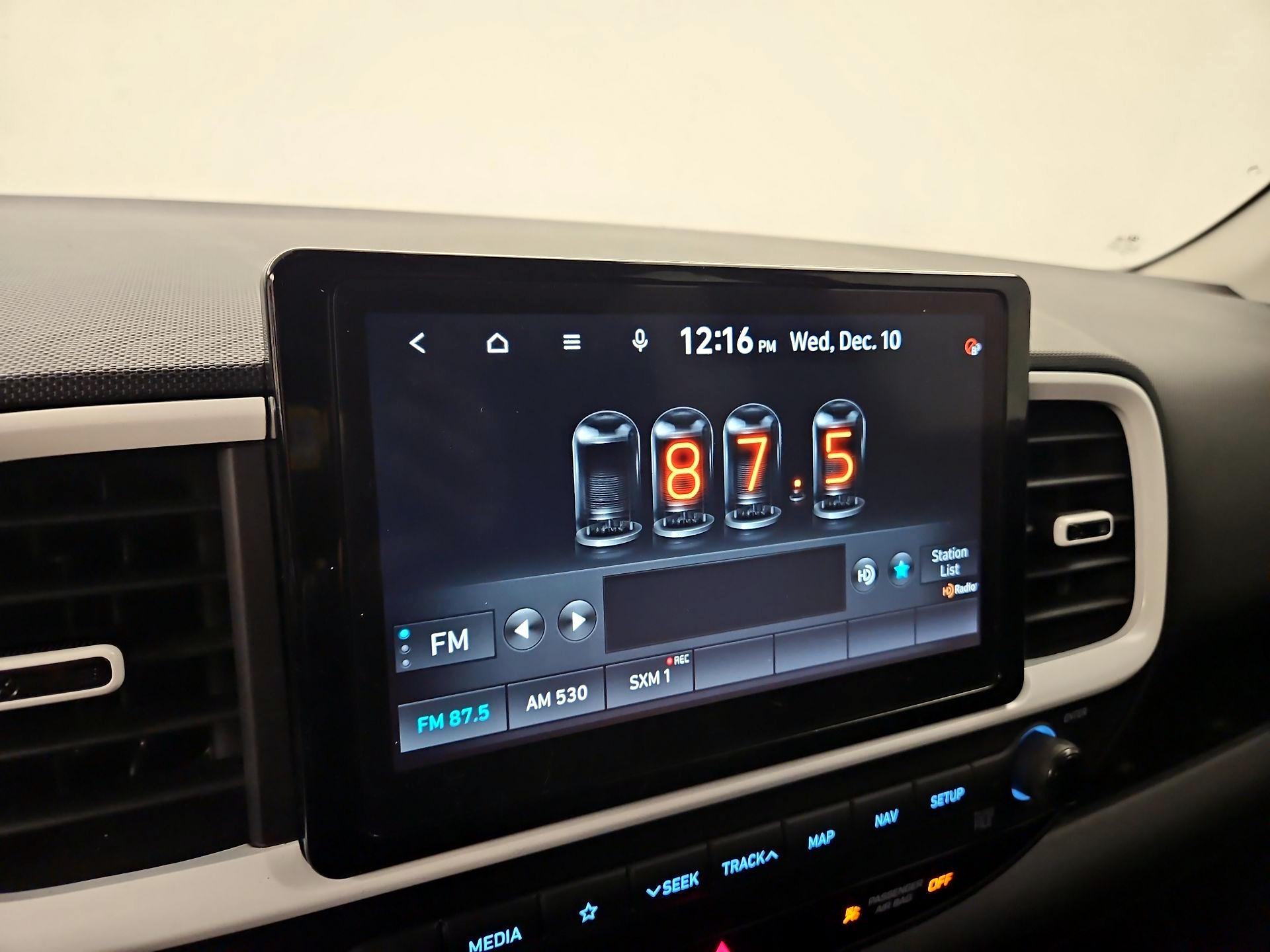 Thumbnail: 2022 Hyundai Venue - 16