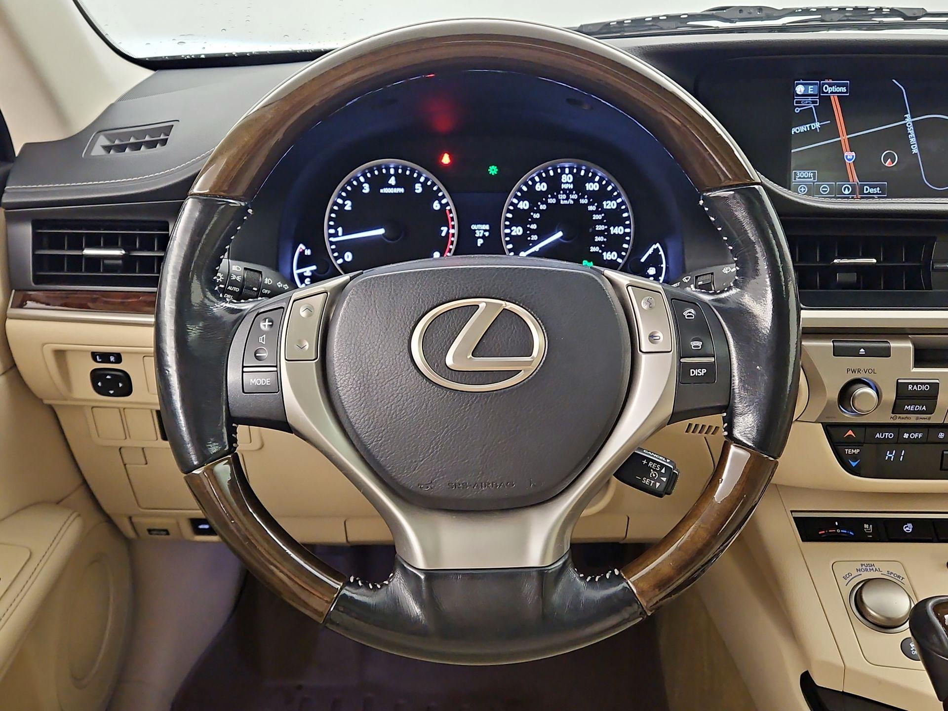 Thumbnail: 2015 Lexus ES - 10