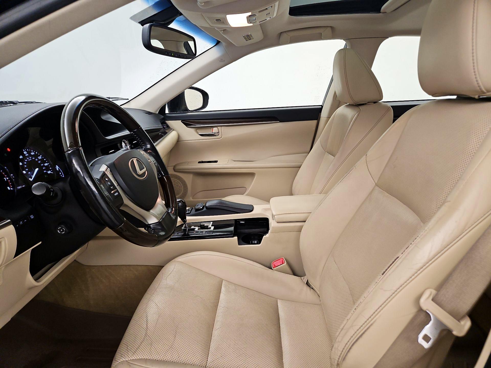 Thumbnail: 2015 Lexus ES - 11