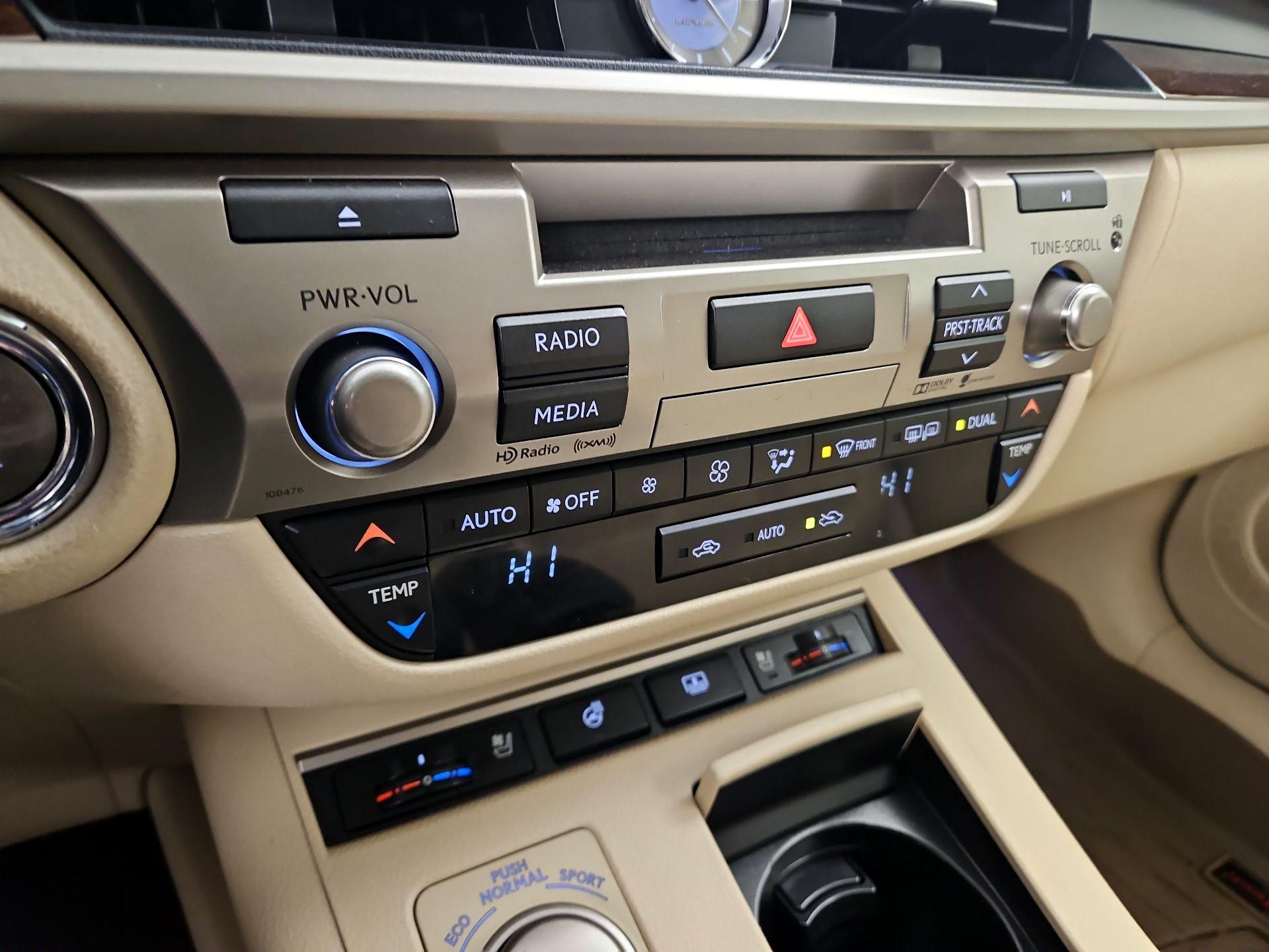 Thumbnail: 2015 Lexus ES - 17