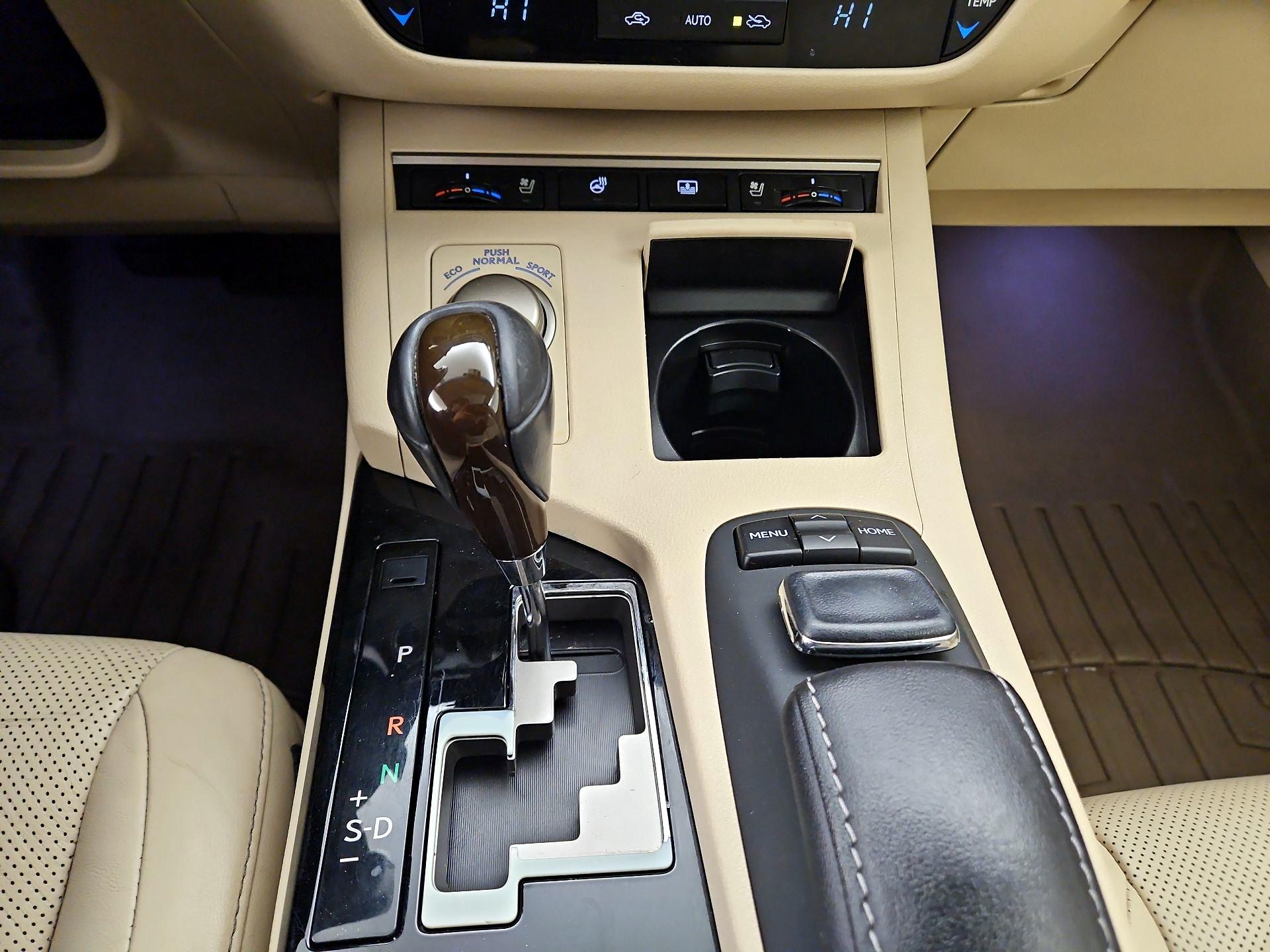 Thumbnail: 2015 Lexus ES - 18