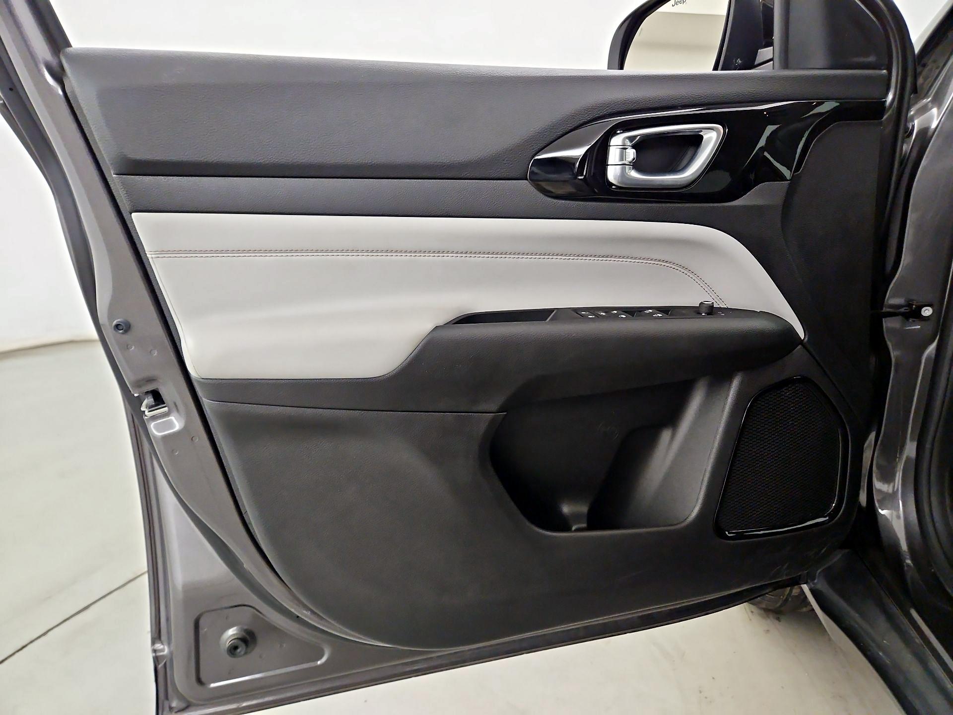 Thumbnail: 2022 Jeep Compass - 12