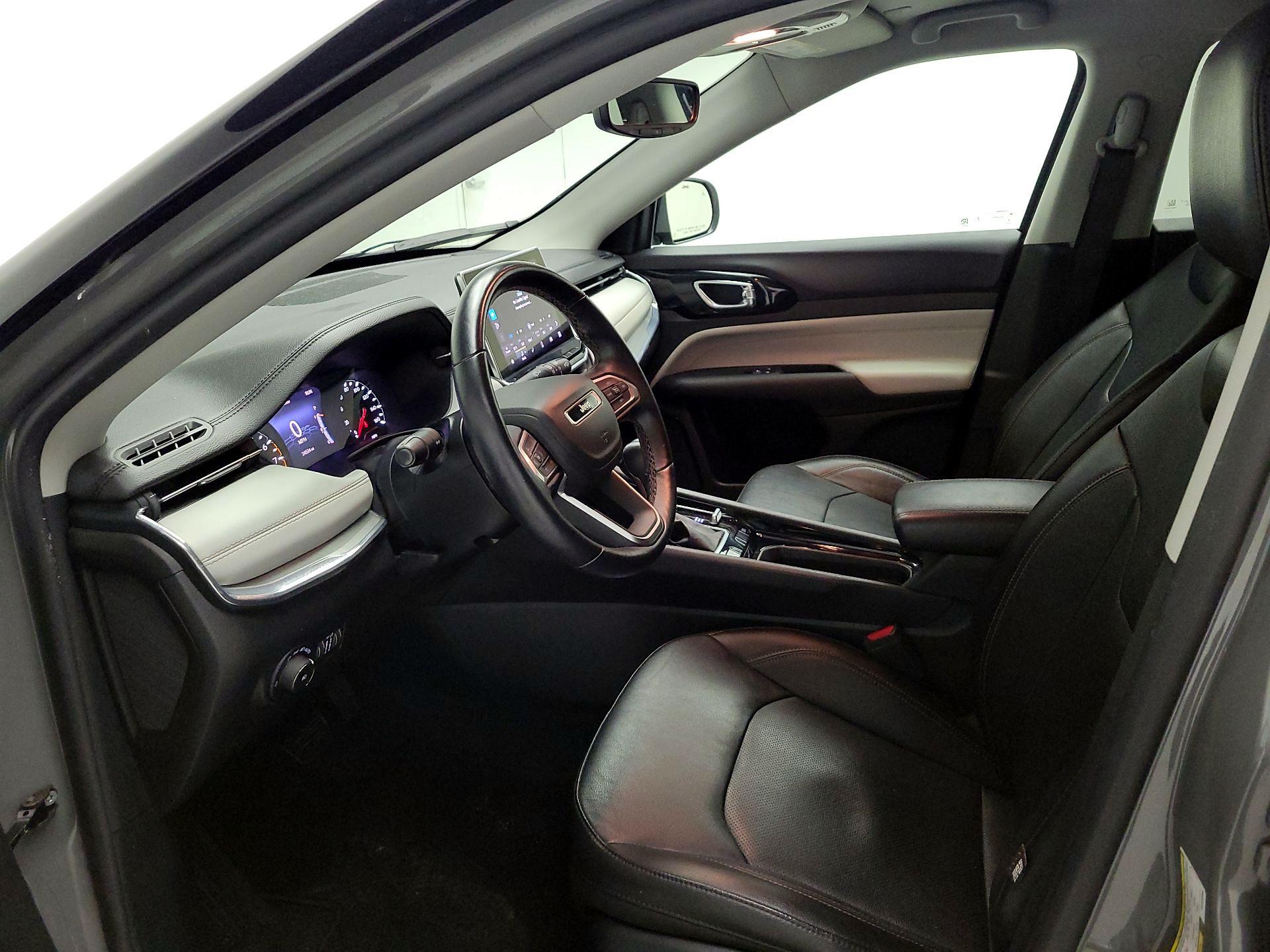 Thumbnail: 2022 Jeep Compass - 11