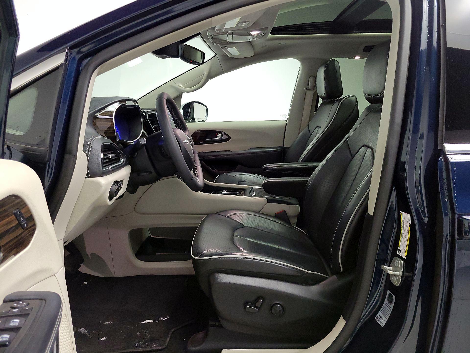 Thumbnail: 2023 Chrysler Pacifica - 11