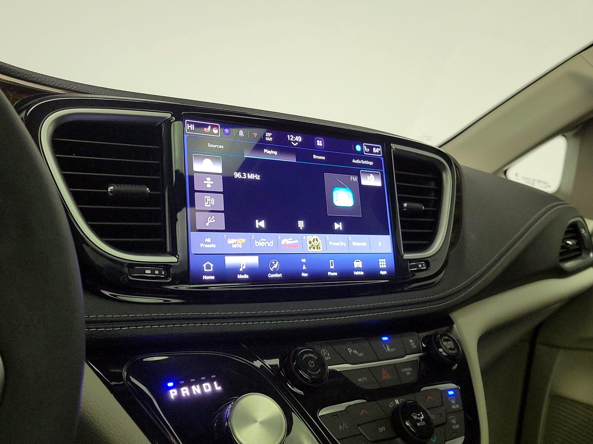 Thumbnail: 2023 Chrysler Pacifica - 16