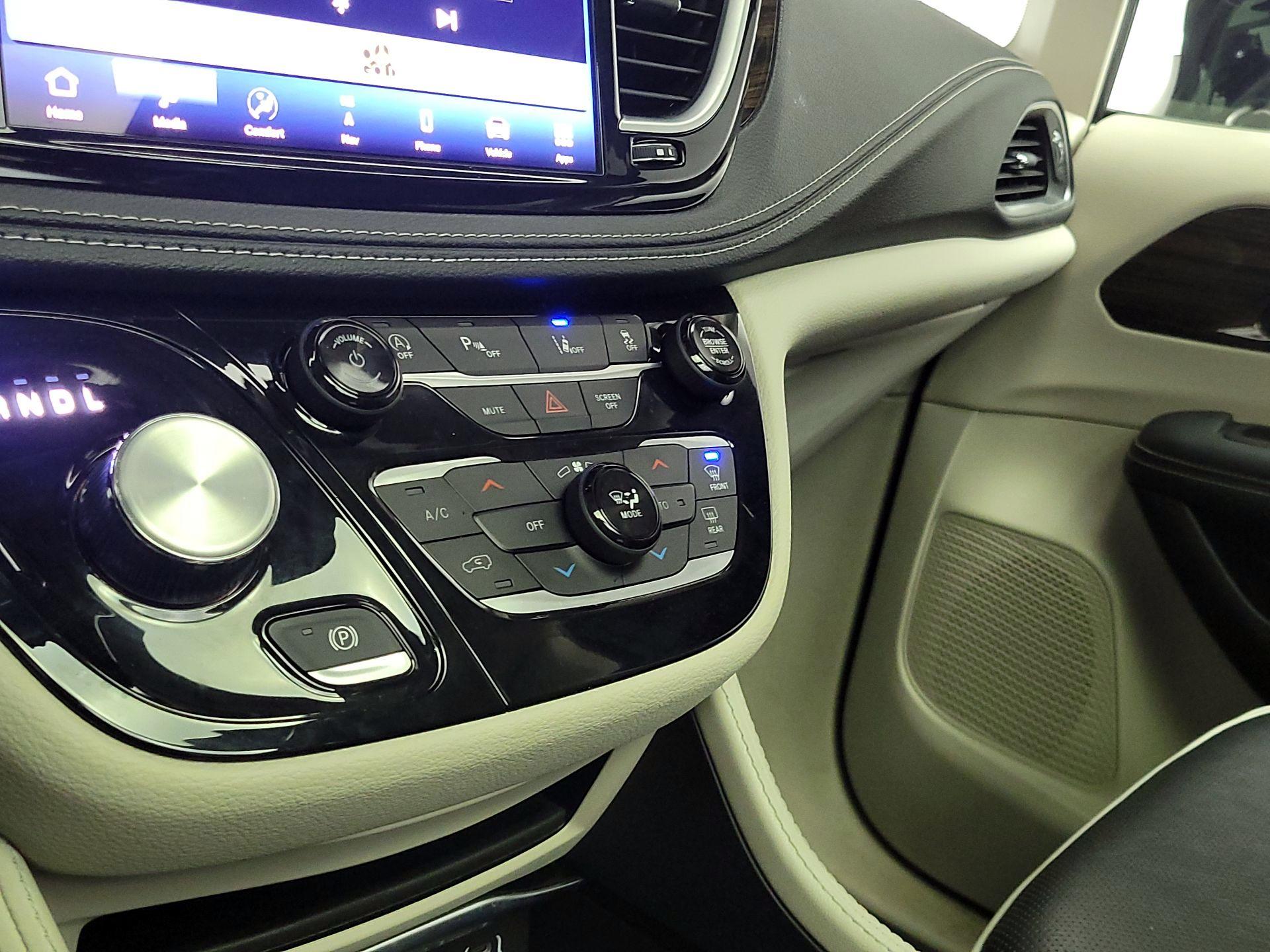 Thumbnail: 2023 Chrysler Pacifica - 17