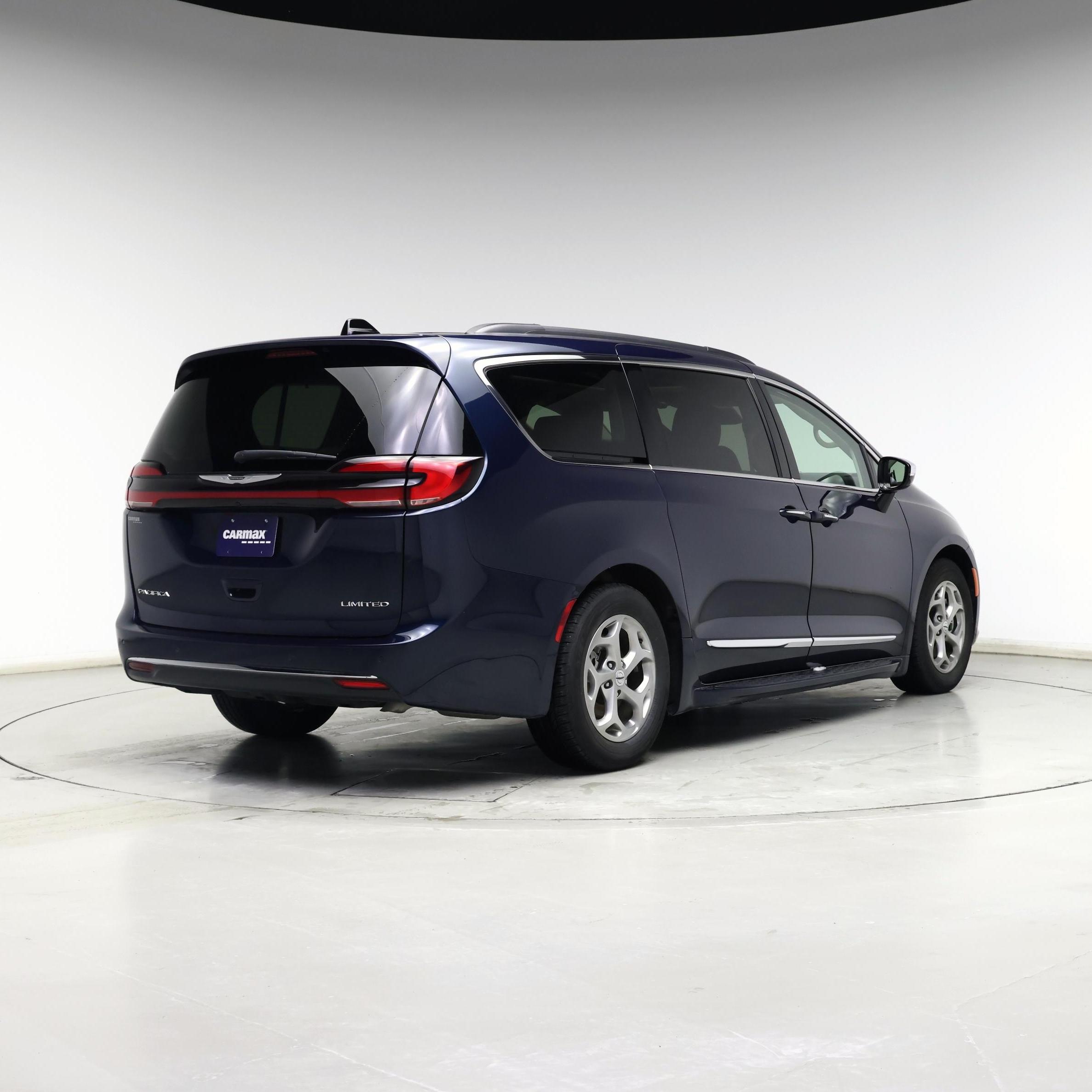 Thumbnail: 2023 Chrysler Pacifica - 8
