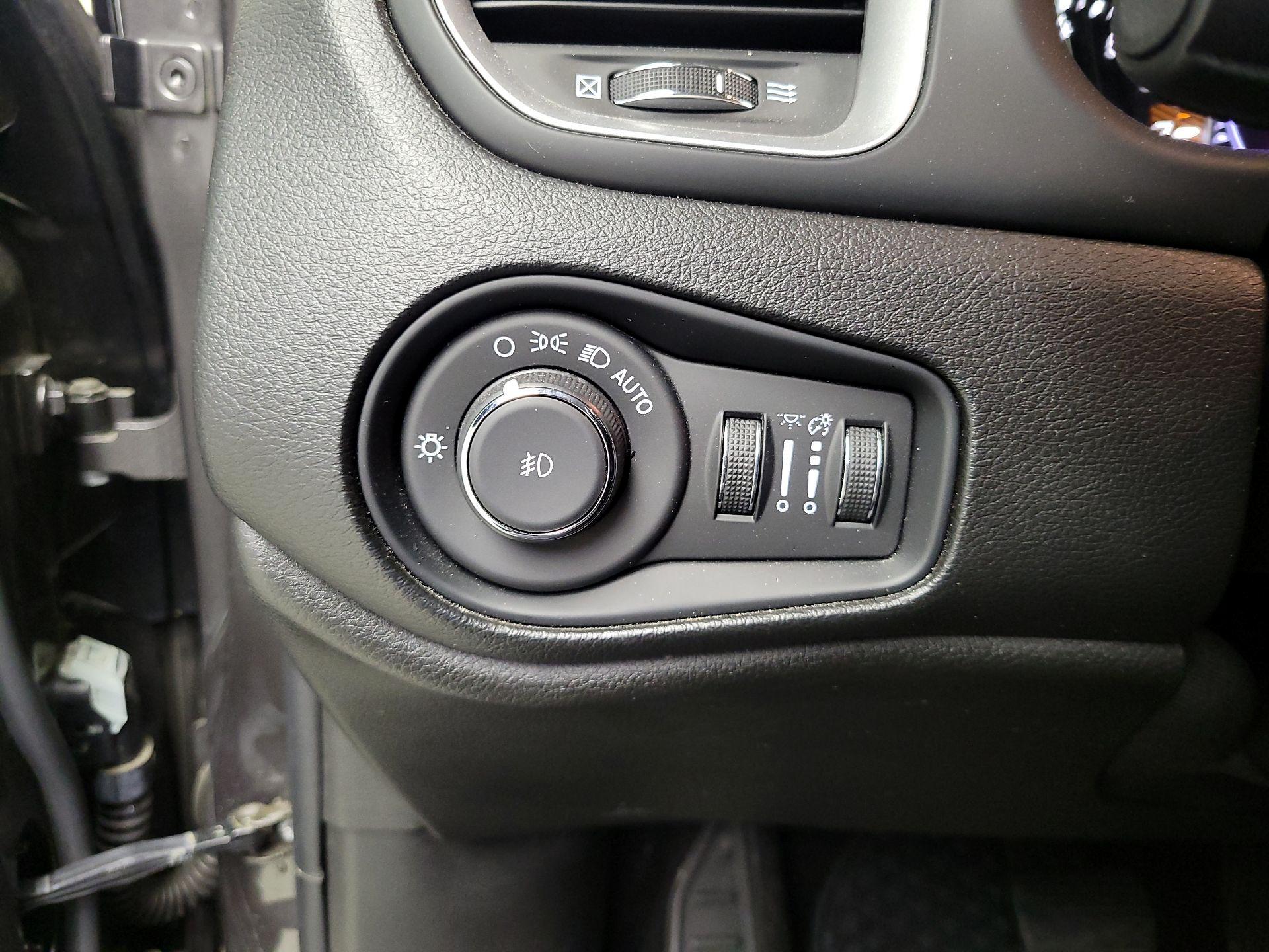 Thumbnail: 2020 Jeep Renegade - 13