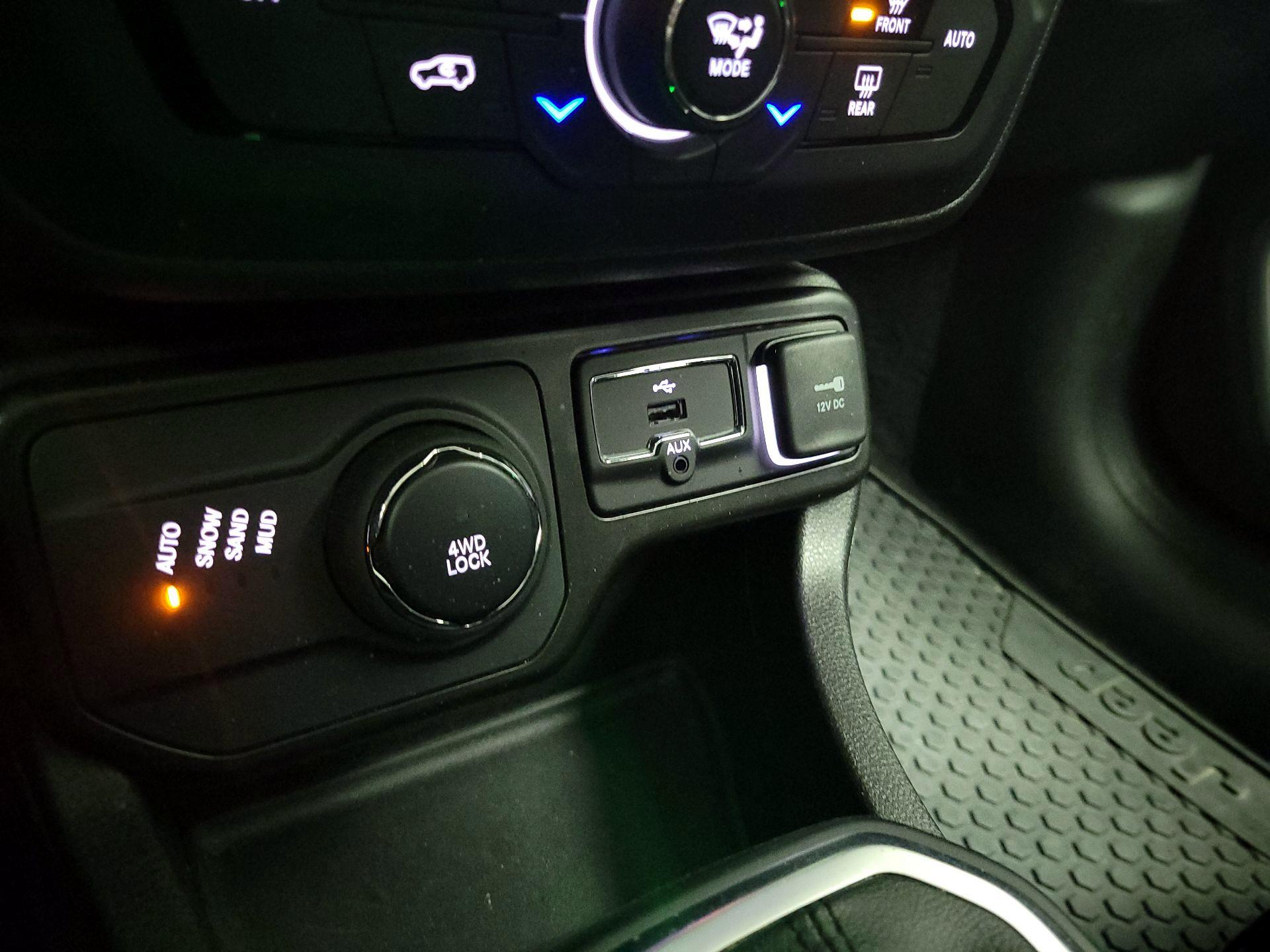 Thumbnail: 2020 Jeep Renegade - 18