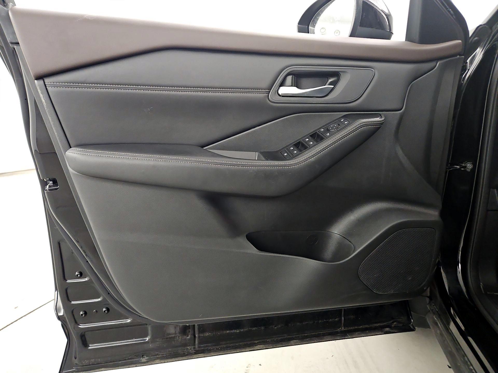 Thumbnail: 2023 Nissan Rogue - 12