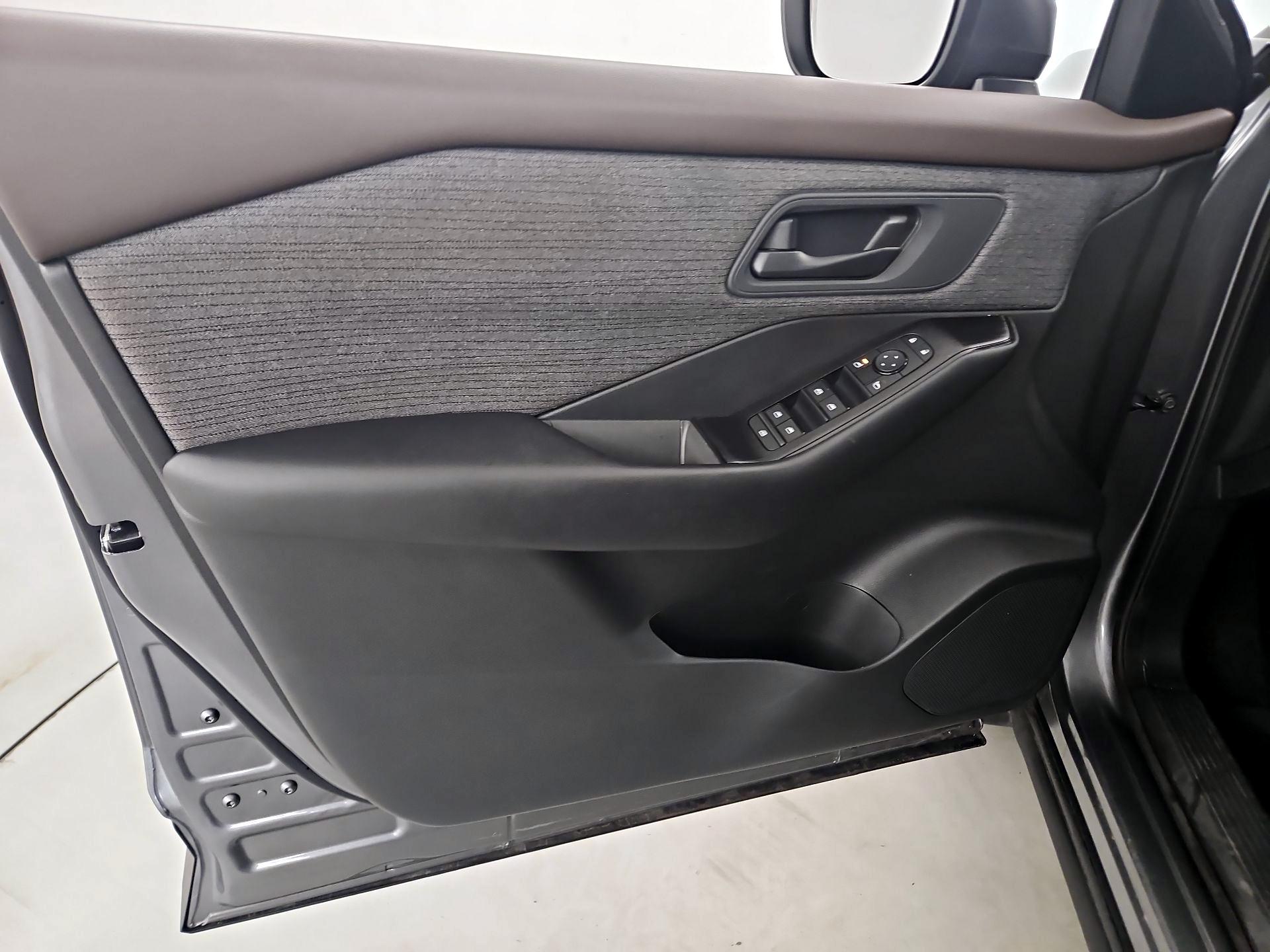 Thumbnail: 2023 Nissan Rogue - 12