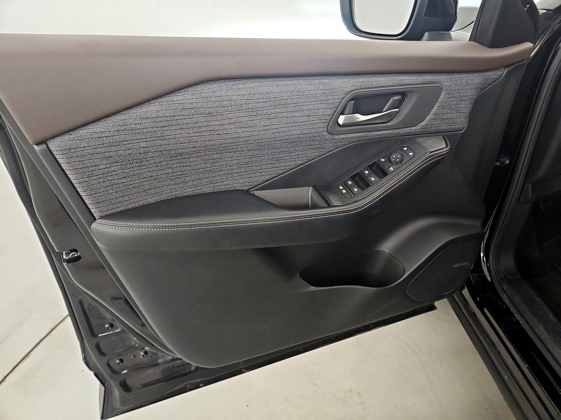 Thumbnail: 2023 Nissan Rogue - 12