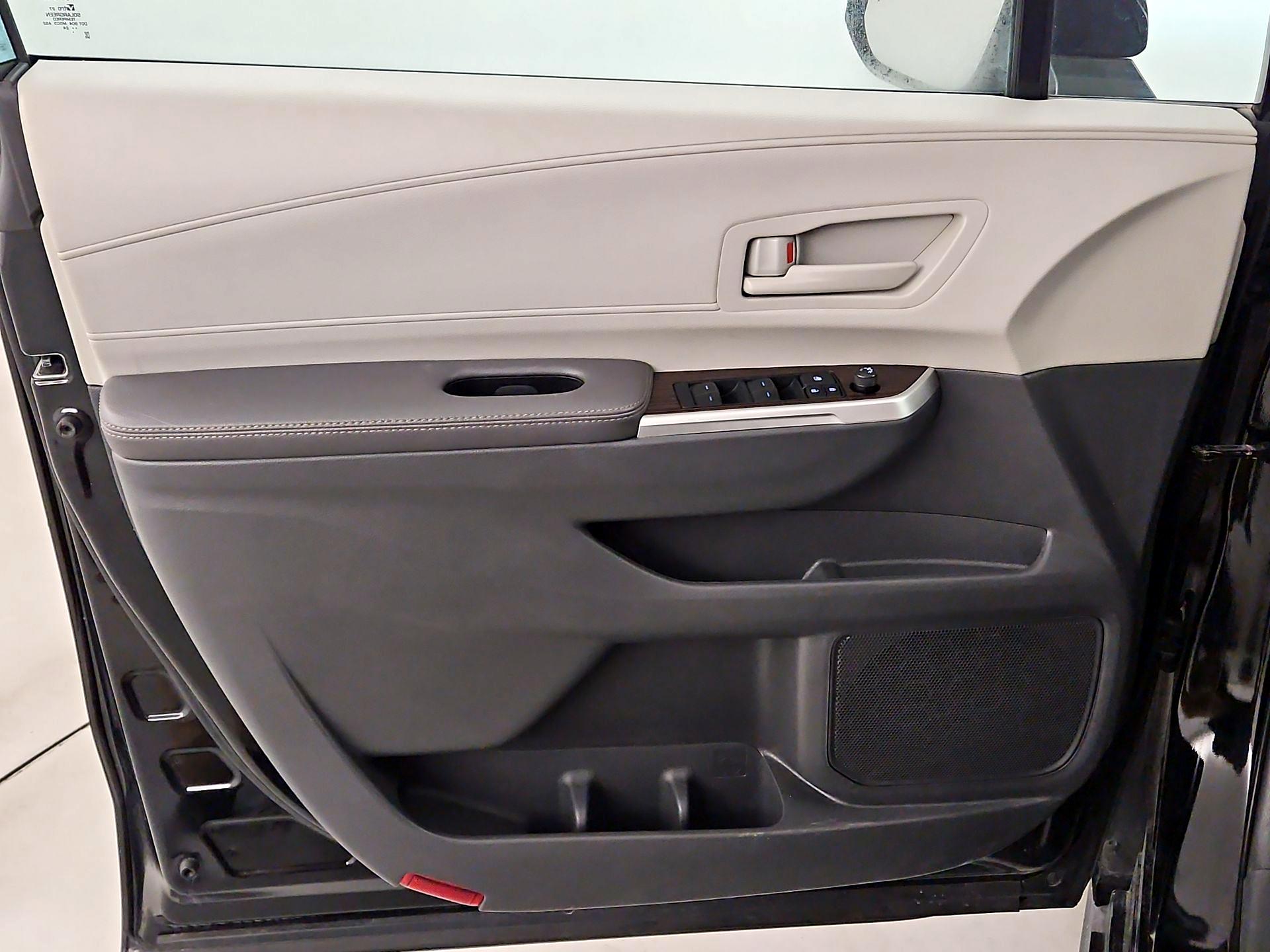 Thumbnail: 2024 Toyota Sienna - 12