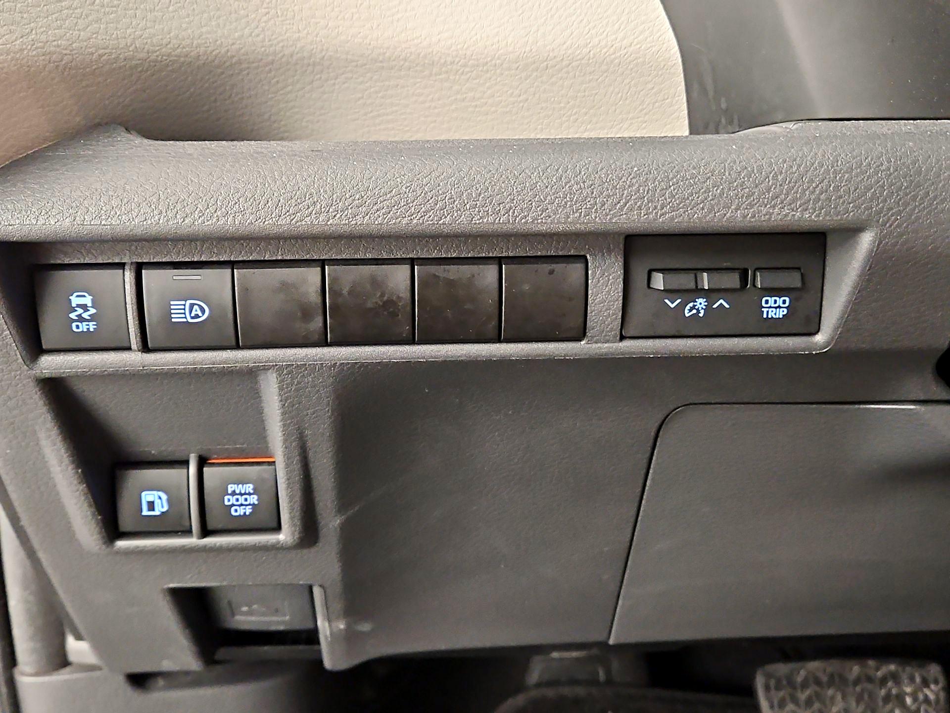 Thumbnail: 2024 Toyota Sienna - 13